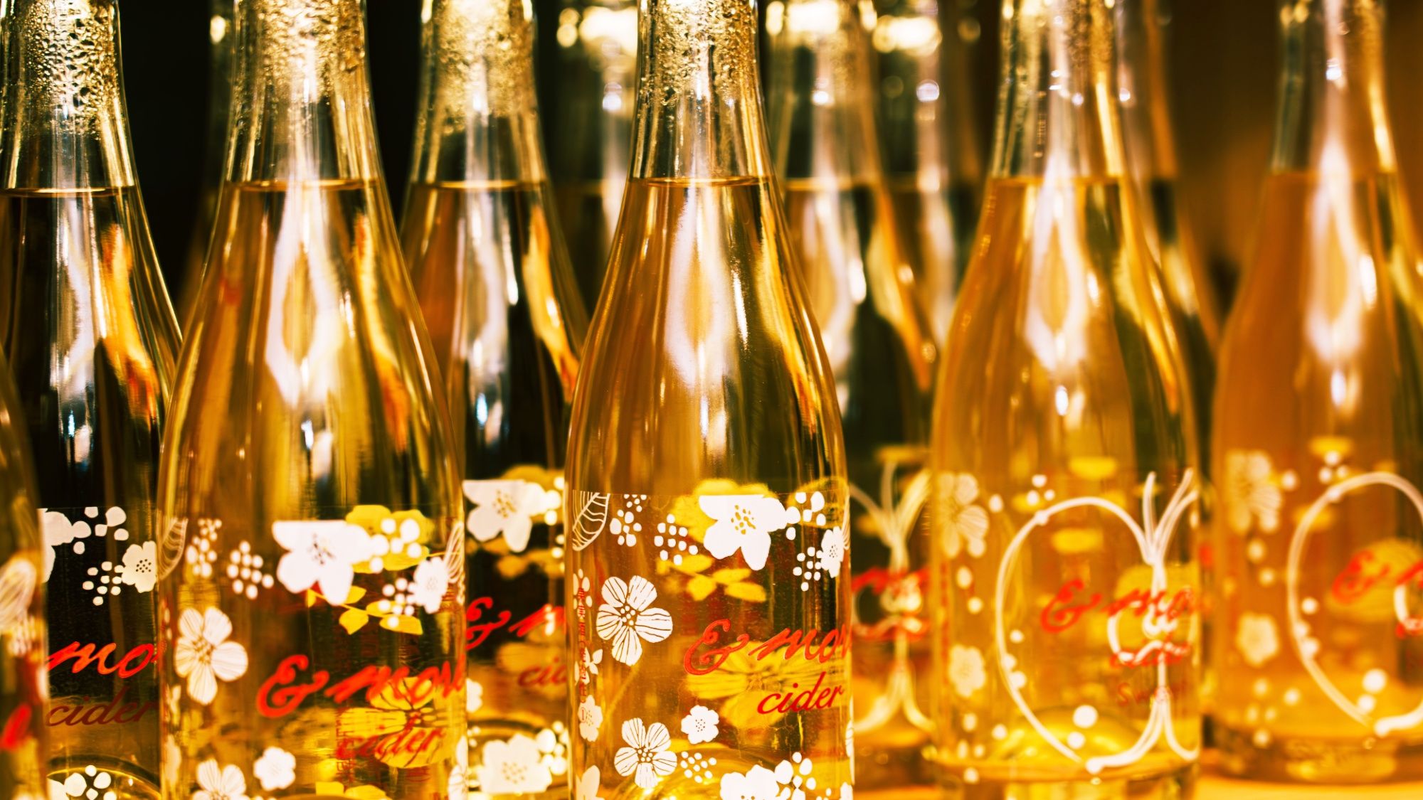 ・【クリスマス】長野県産リンゴの「シードル」。絶景のロケーションでお楽しみください。