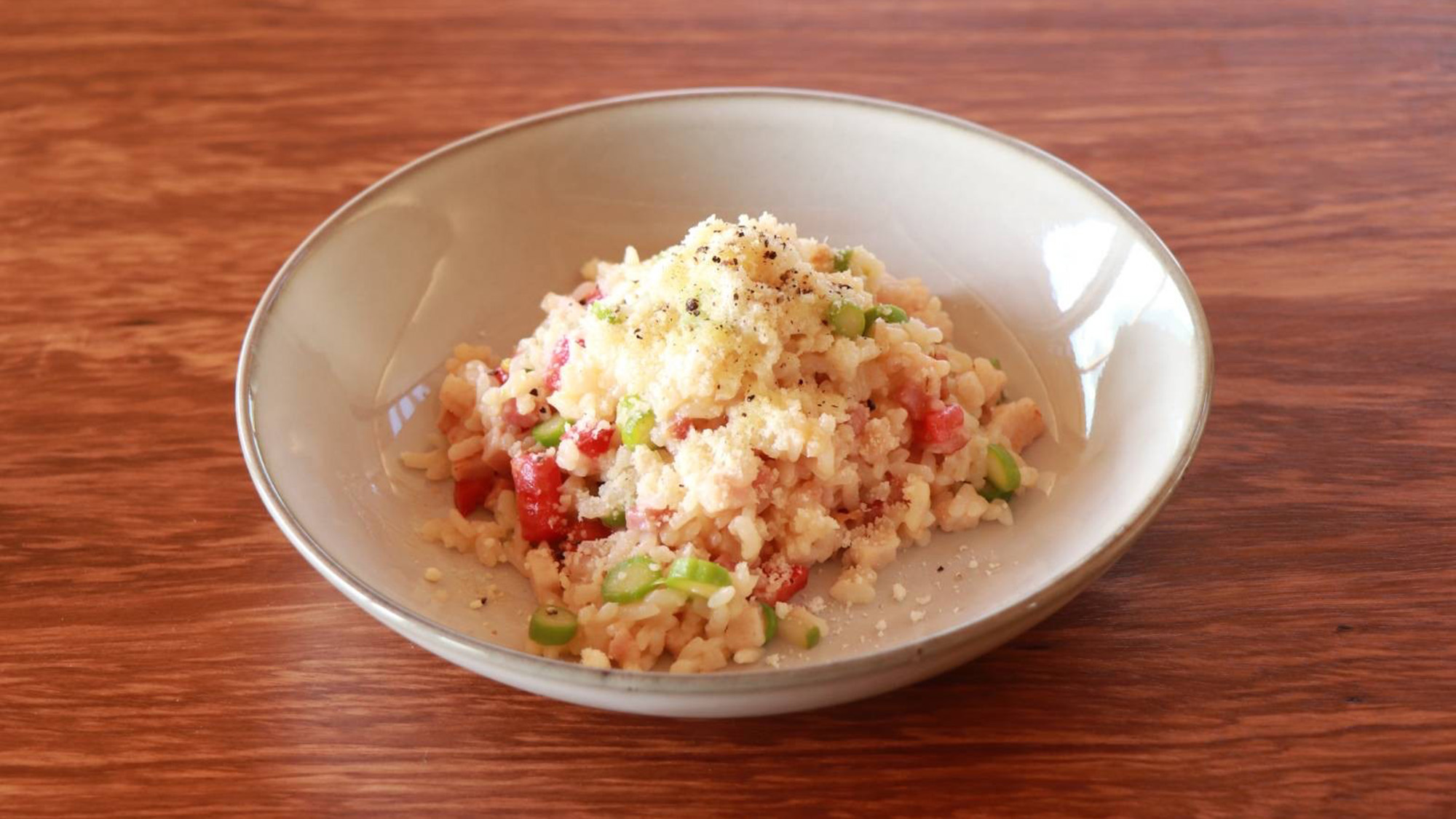 ・【お食事一例】野菜がたっぷり入ったリゾット。チーズのコクと風味がアクセントに