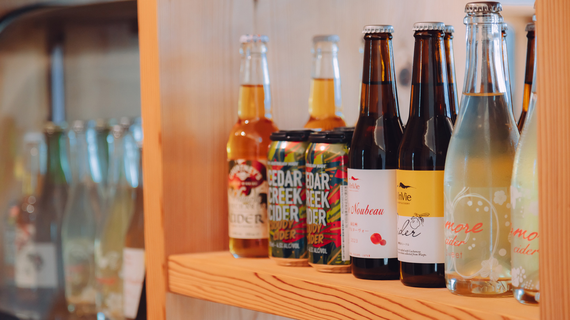 ・【カフェ】シードルやクラフトビール、ウイスキー、カクテルを楽しむことができます