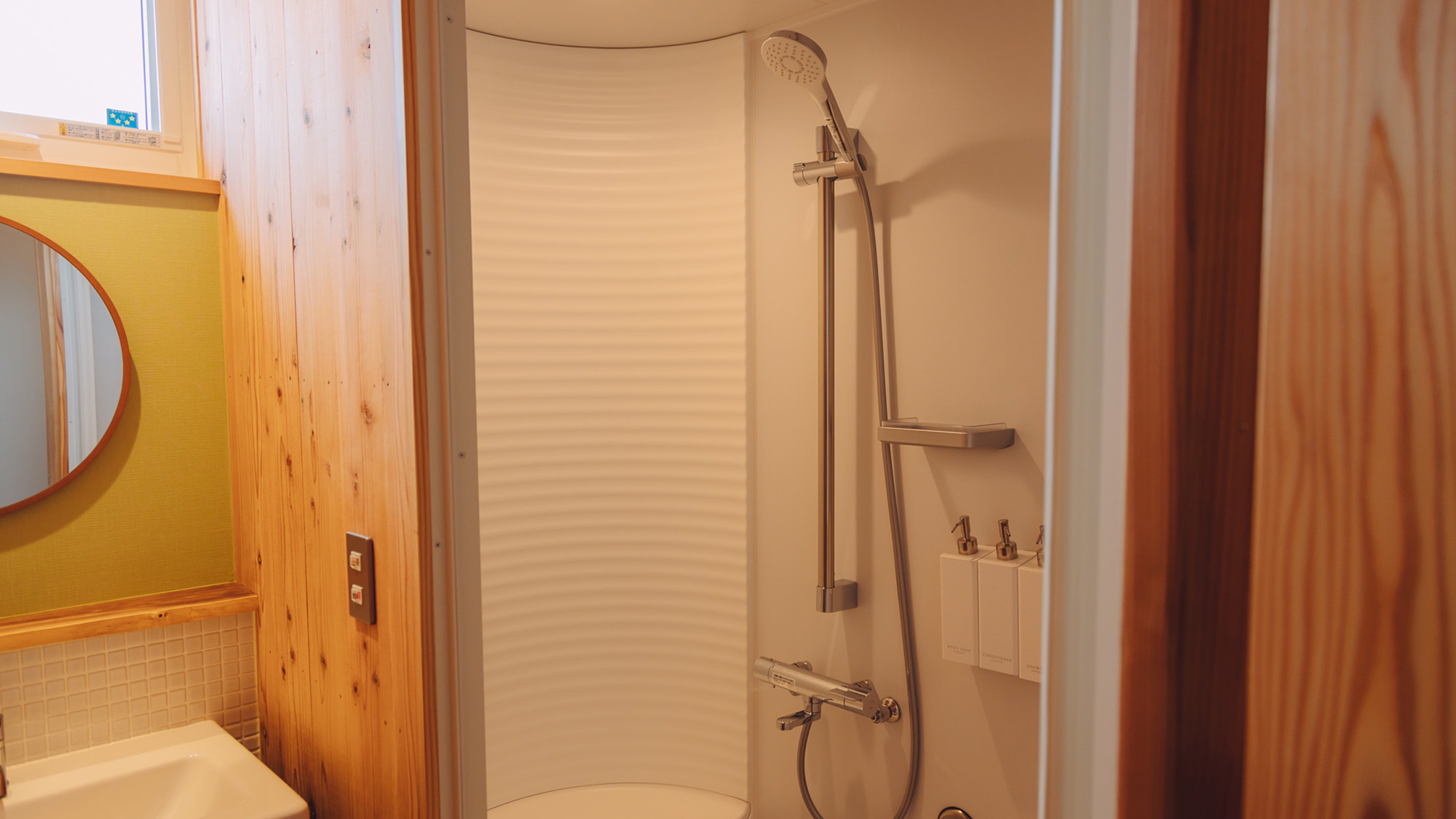 ・【共用シャワー】シャンプー、コンディショナー、ボディーソープを完備しております