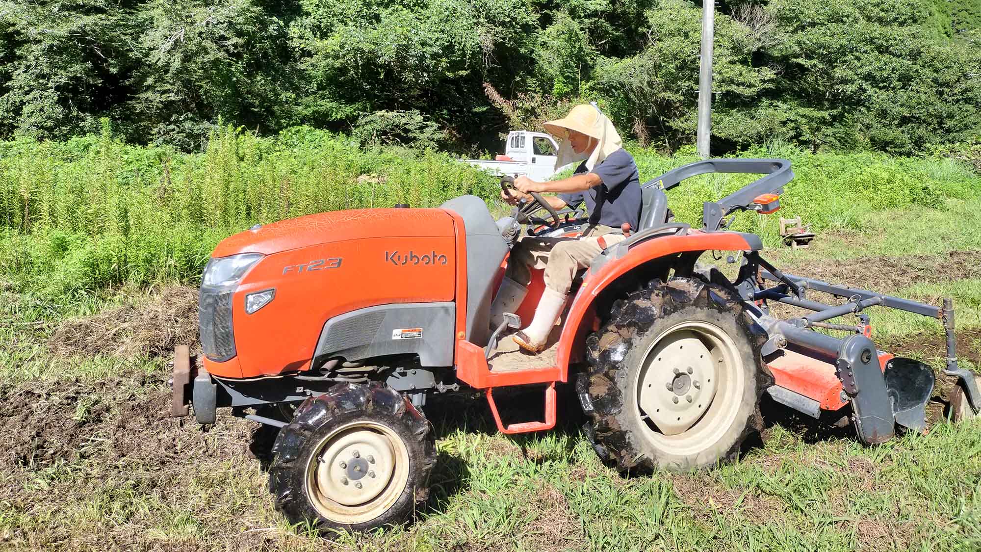 ・【農業体験】2泊以上のご宿泊で農業体験をしていただけます。養蜂見学やドローン操作なども可能です