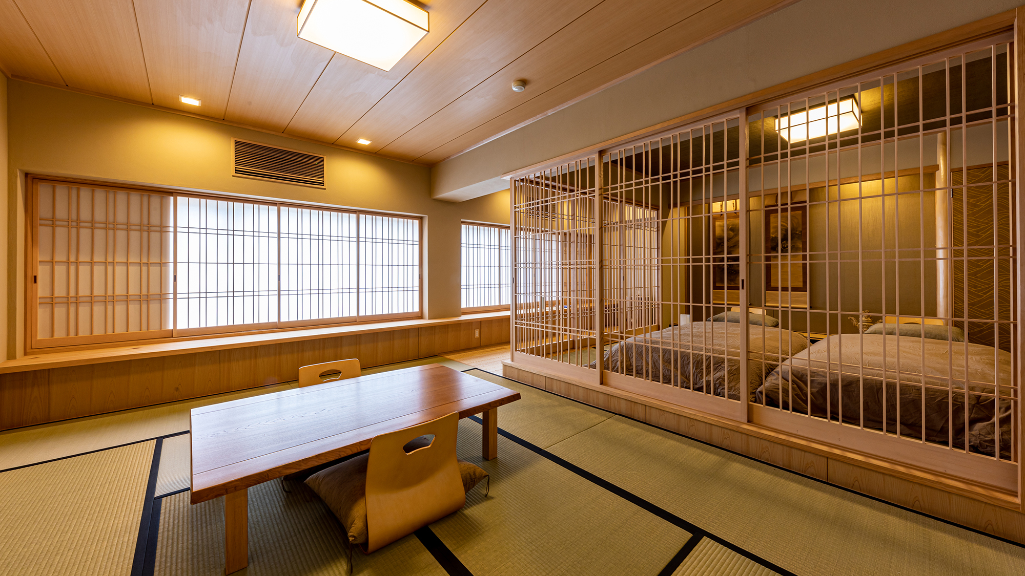 【寝室②-CHASHITSU-】布団2組、シャワールーム、トイレを備えております。