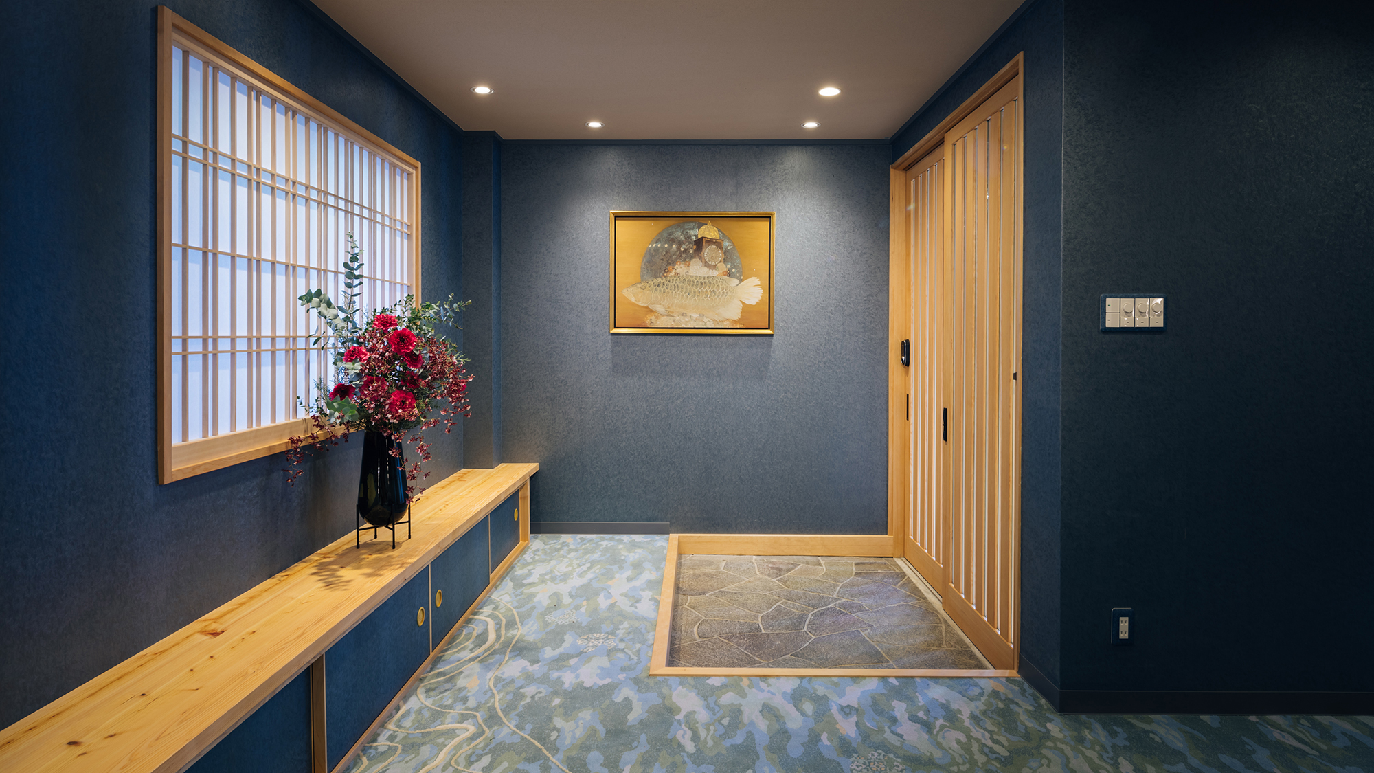 【エントランス】ドアは電子キーの暗証番号で解錠します。