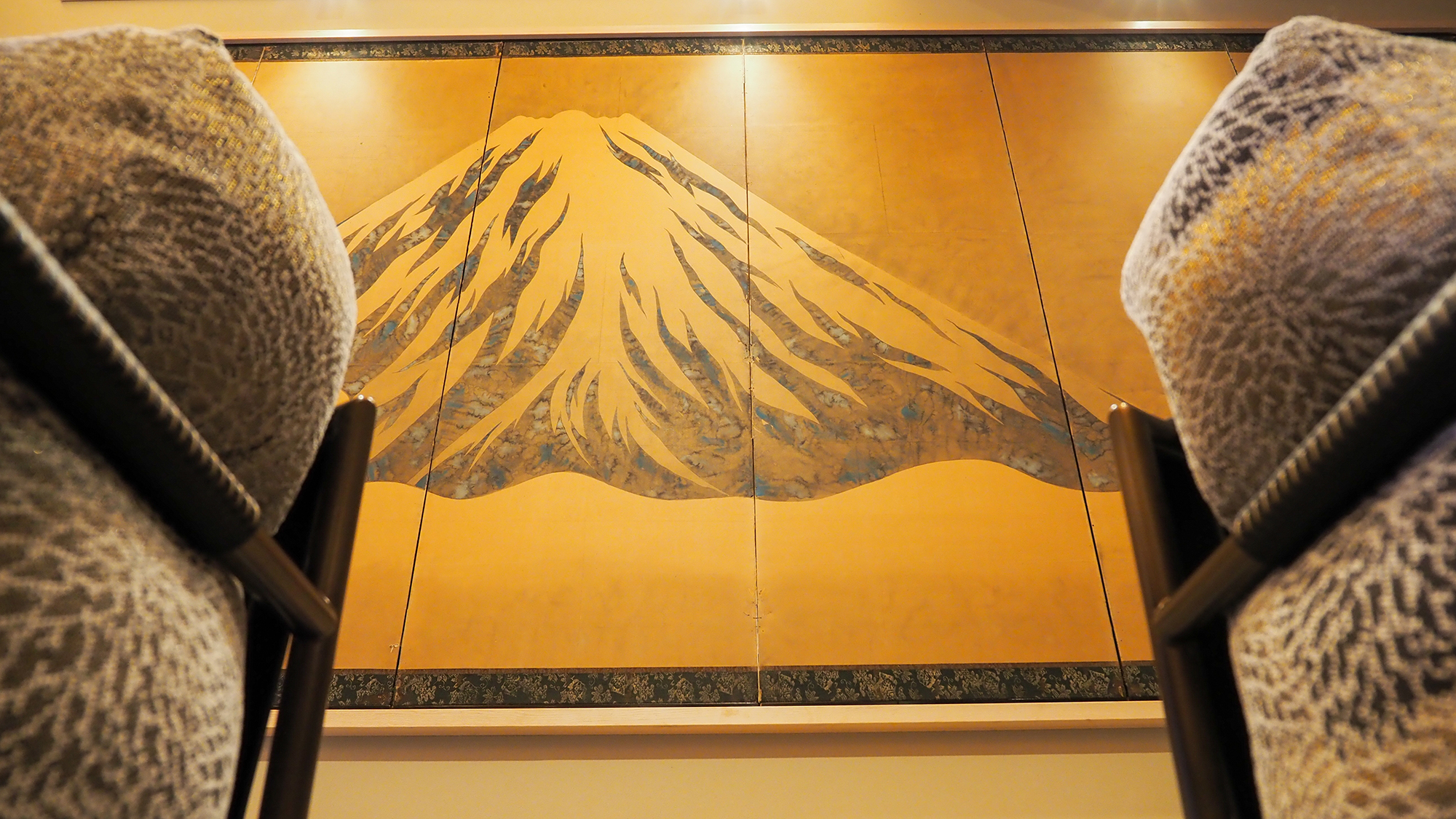 【リビング】富士山の絵が飾られています。