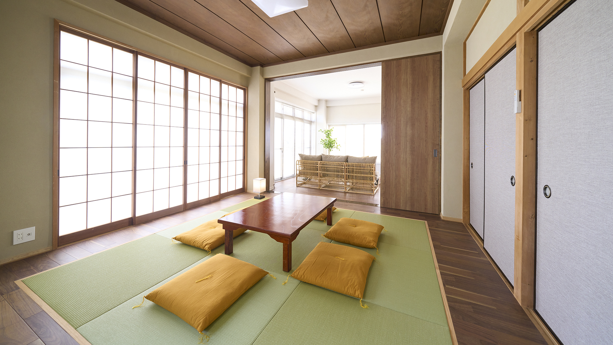 【1階和室】ダイニング、リビングとつながっています。