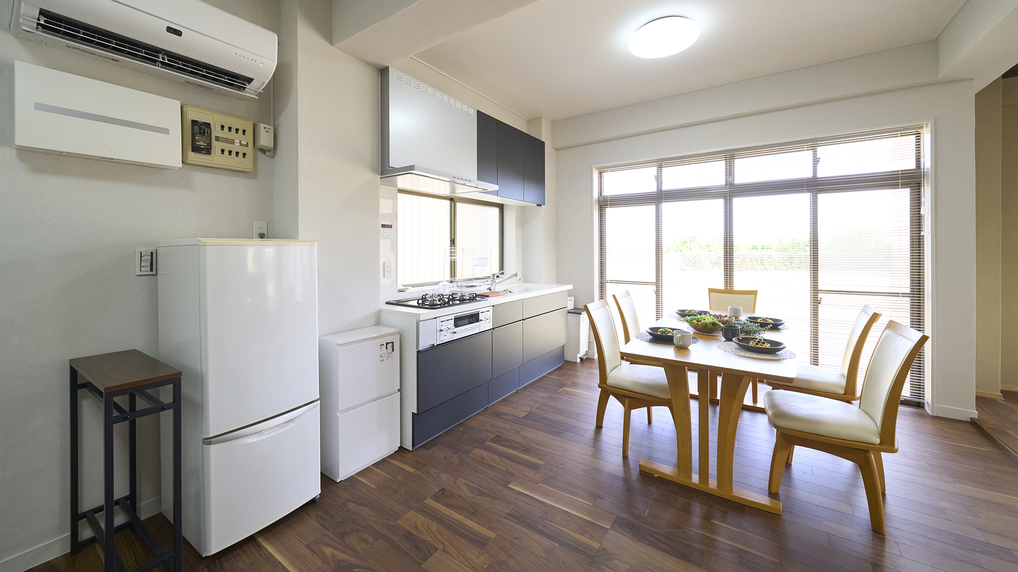 【キッチン＆ダイニング】基本的な調理器具・家電は取り揃えております。