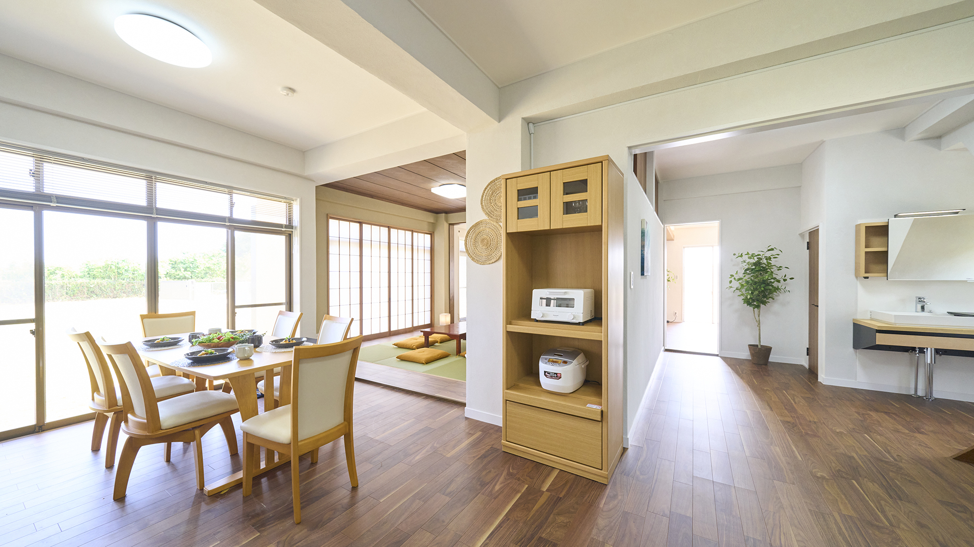 【ダイニング】開放的なスペースです。
