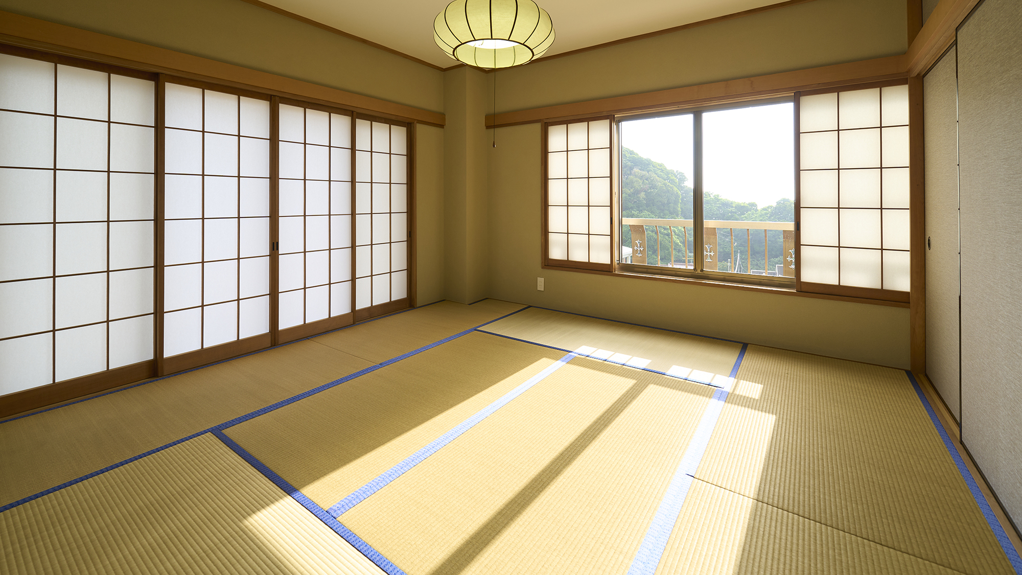 【2階和室】3名様以上でご利用の場合お布団をご用意いたします。