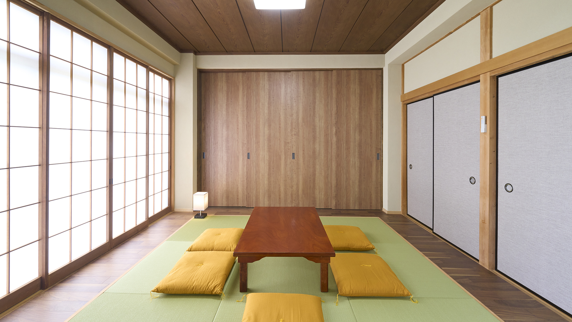 【1階和室】5名様以上でご利用の場合はお布団をご用意いたします。