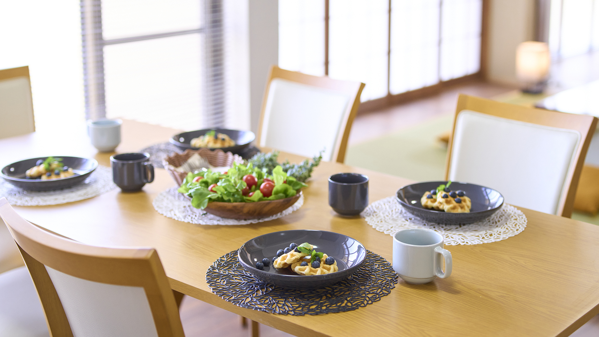 【ダイニング】※食材・調味料はご持参ください。