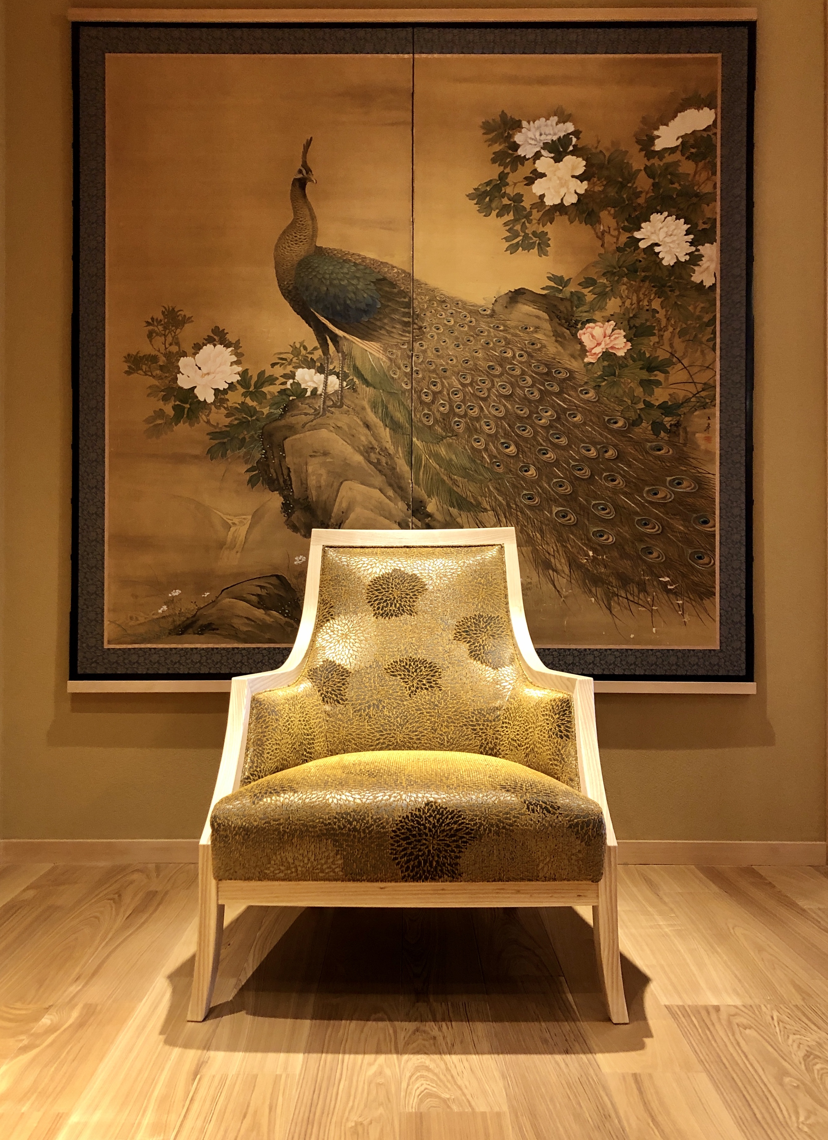 【リビング】雌雄の孔雀を描いた狩野派の二曲屏風