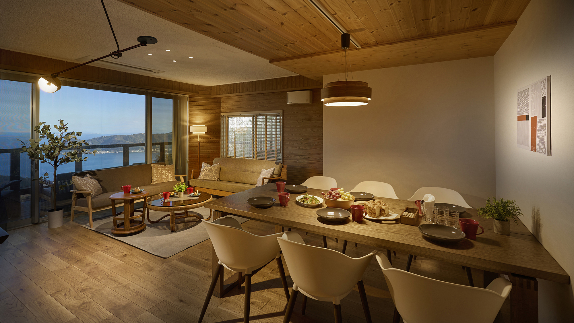 ゆったりと過ごせる広々とした空間です。