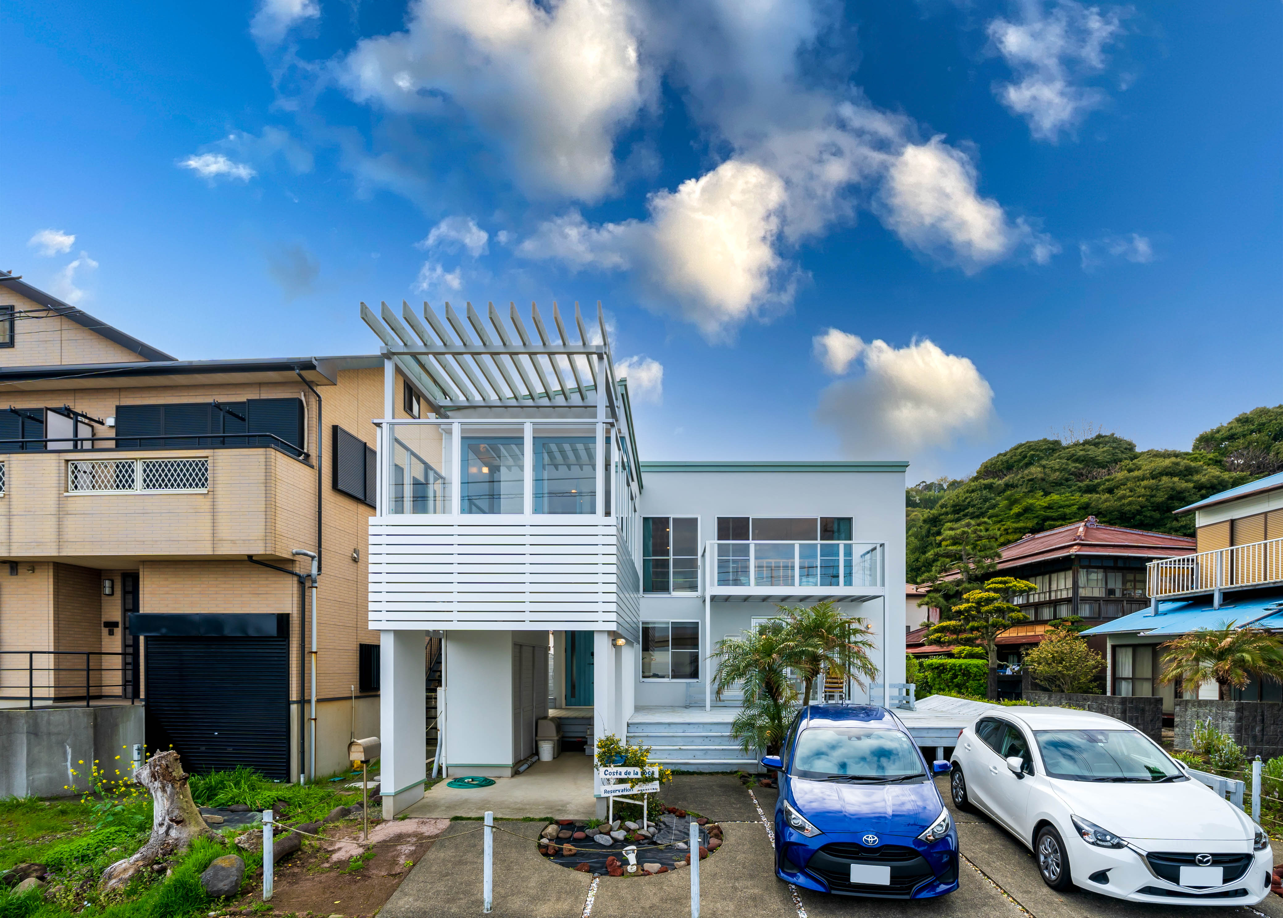 【外観駐車場】駐車場：普通車2台（無料/予約不要）