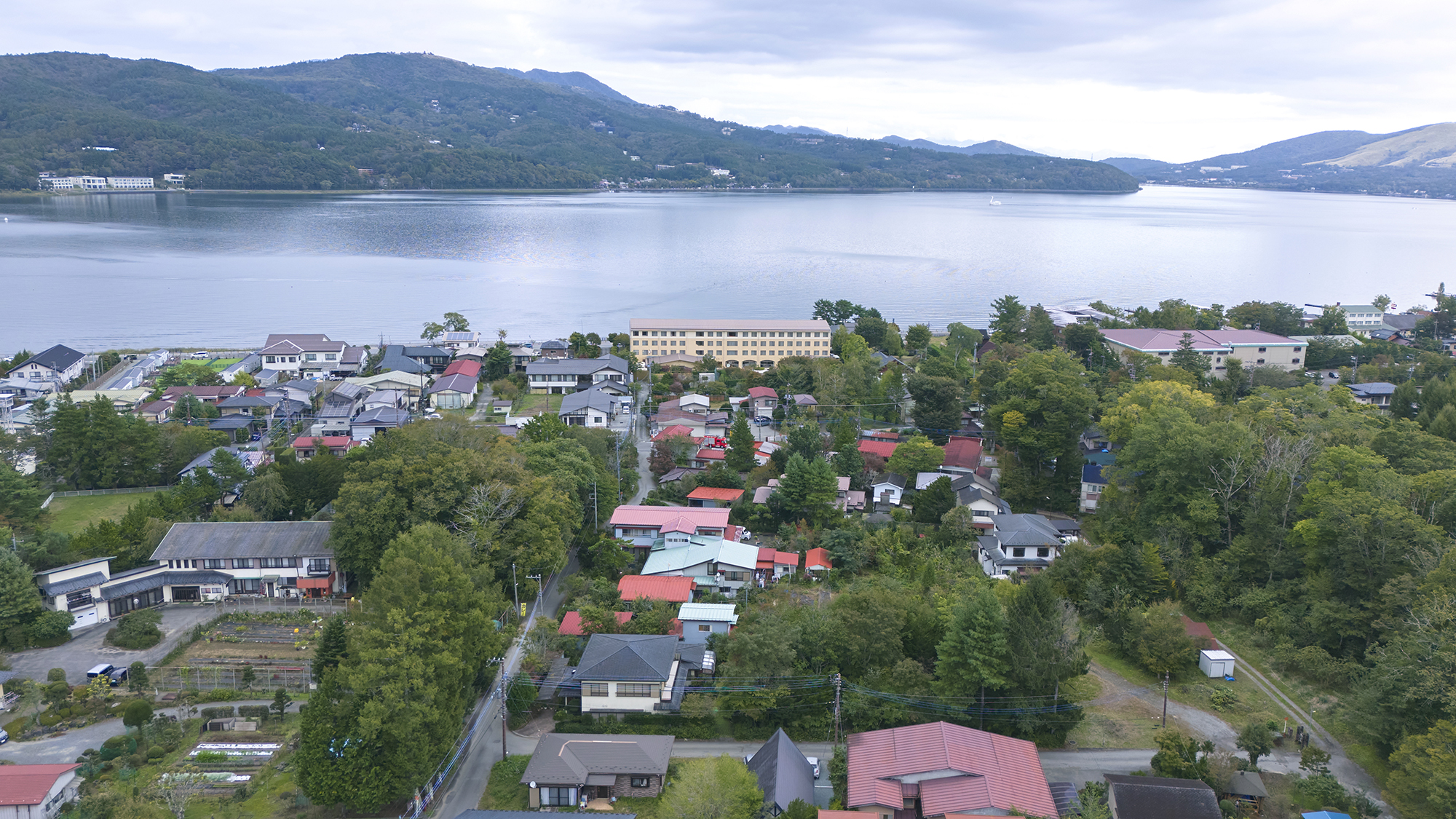 【外観】山中湖まで徒歩5分の近さです。
