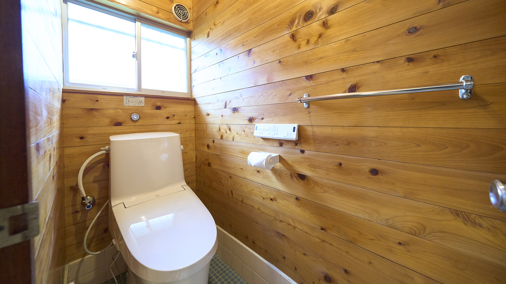 【トイレ】ウォシュレット付き