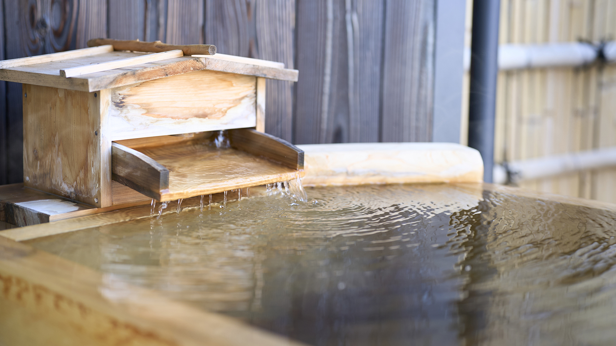 【露天風呂】源泉かけ流しの露天風呂が自慢です。