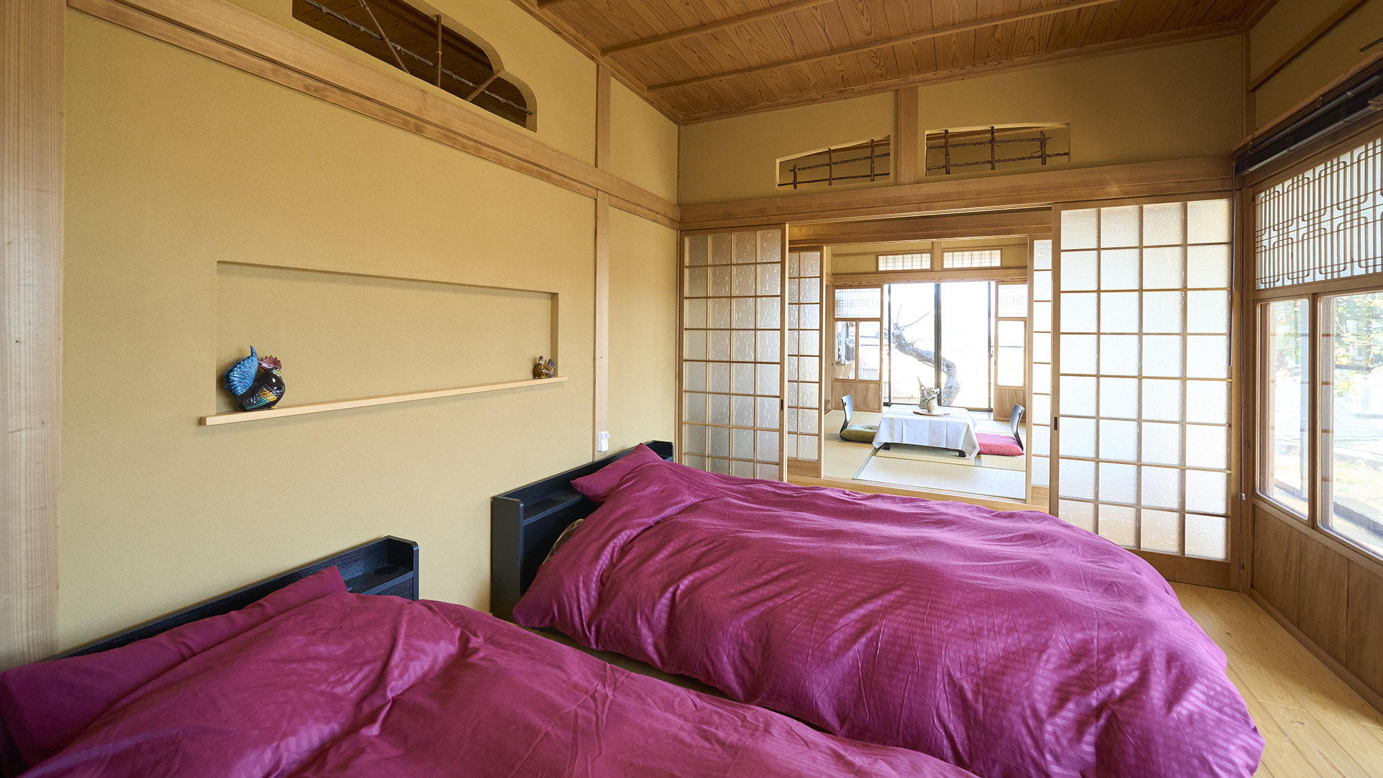 【寝室】ダブルベッド2台をご用意しております。