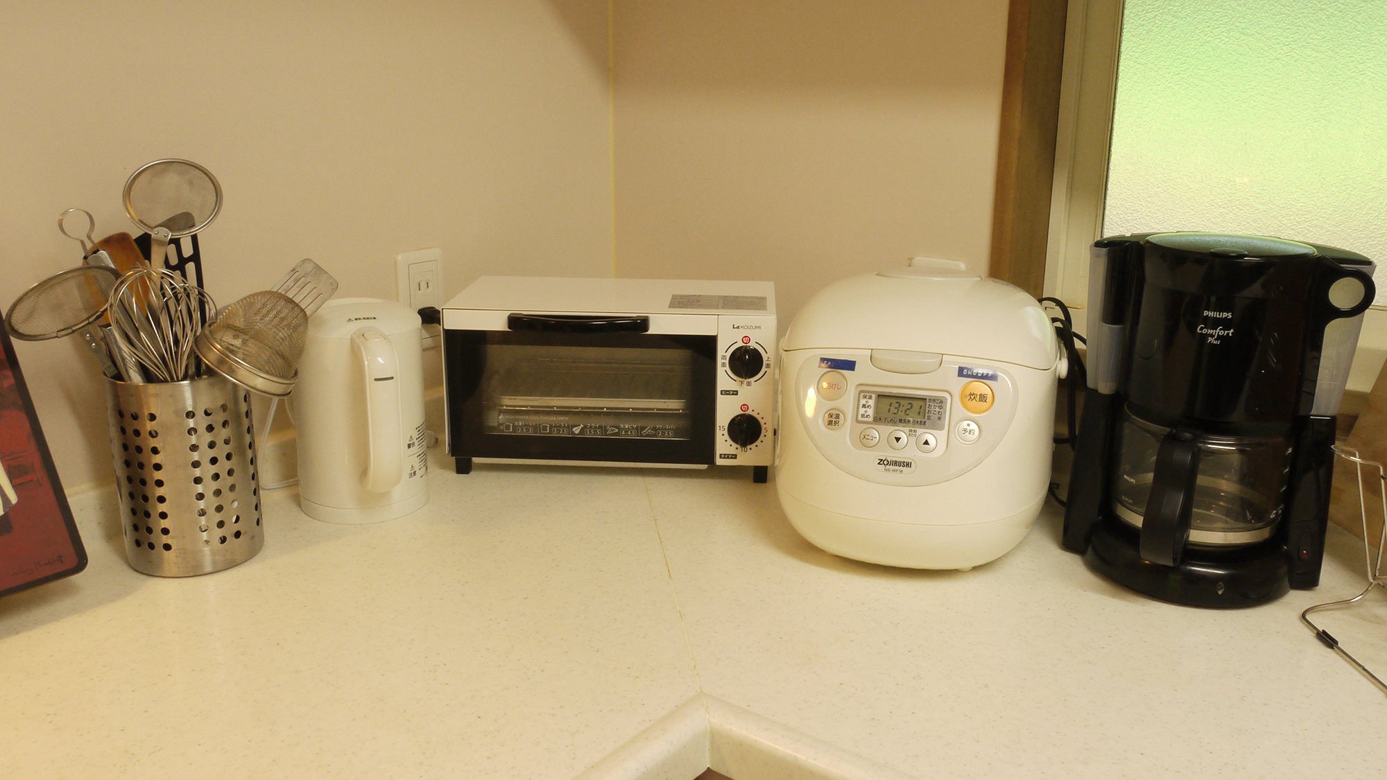 【キッチン】基本的な調理器具・家電は取り揃えております。