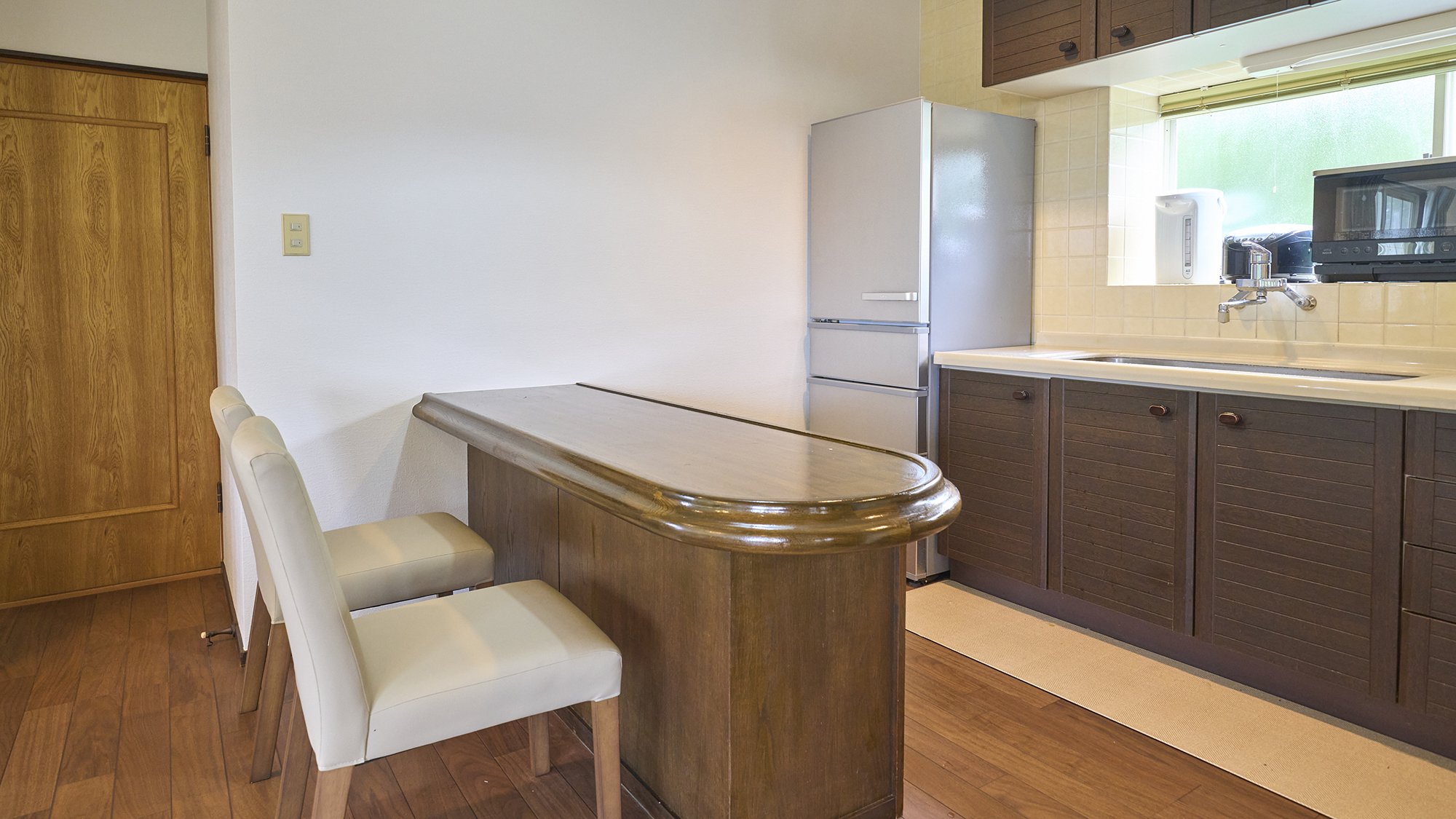 【キッチン】便利なキッチンカウンターがございます。