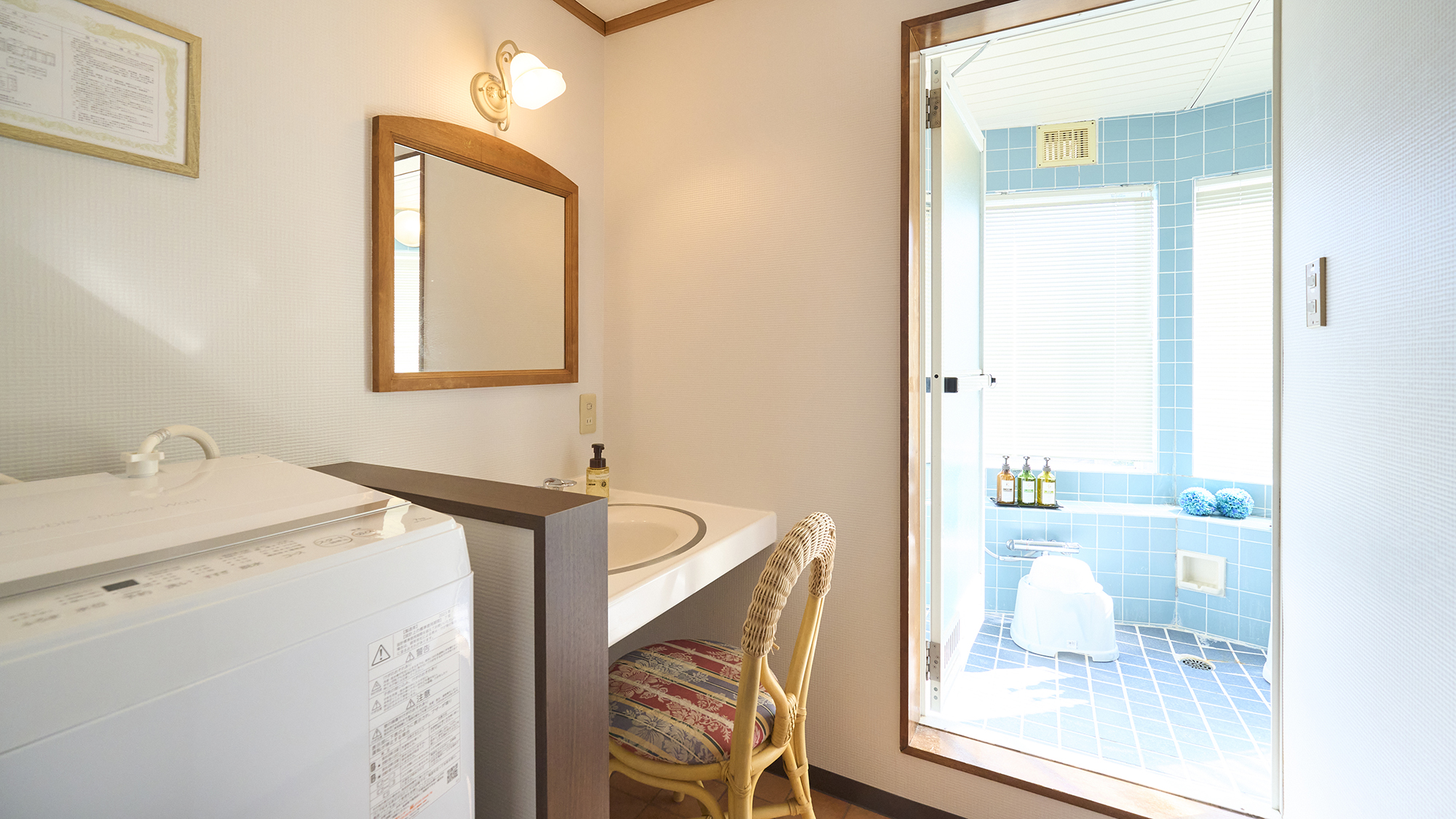 【洗面所】洗濯機をご用意しております。※洗剤はご持参ください。