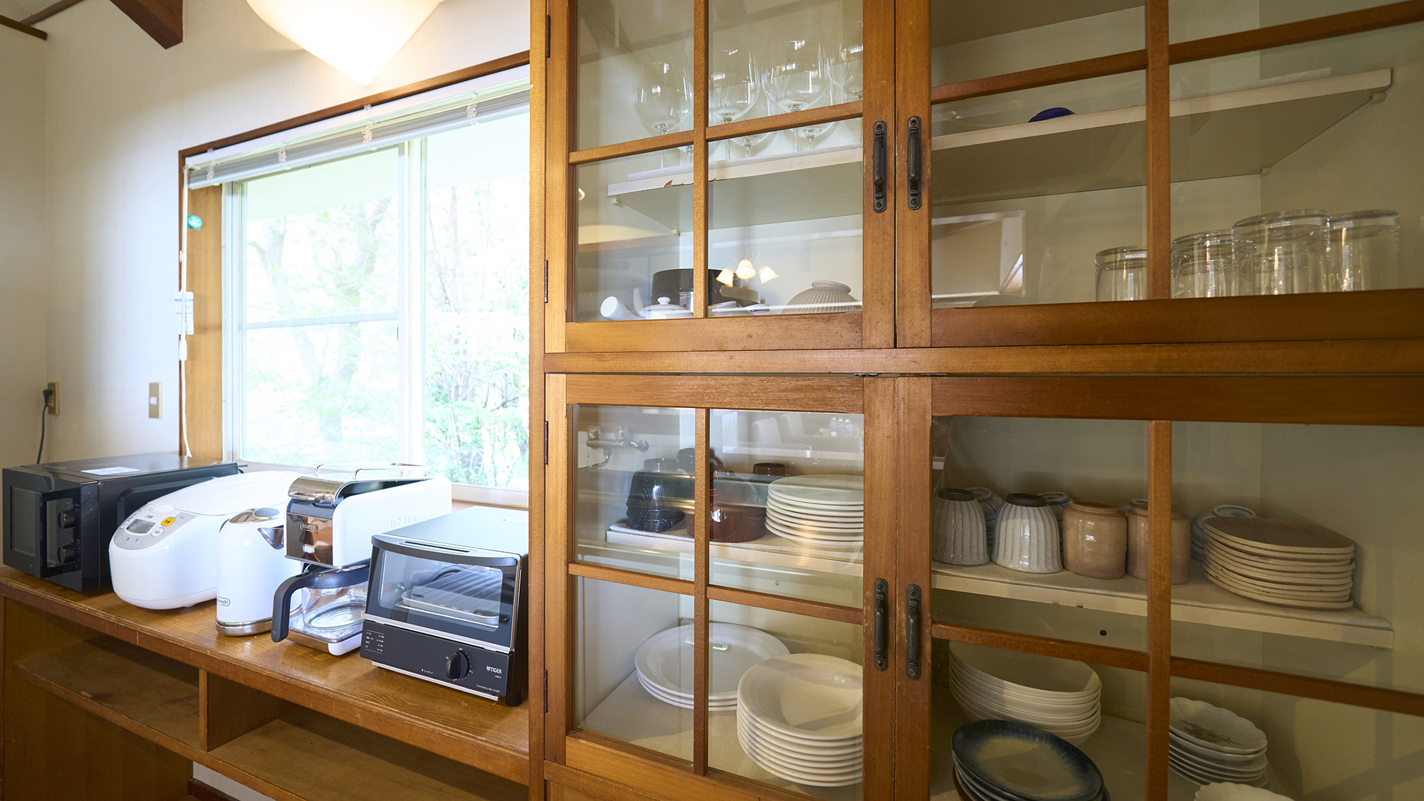 【キッチン】基本的な食器は取り揃えております。