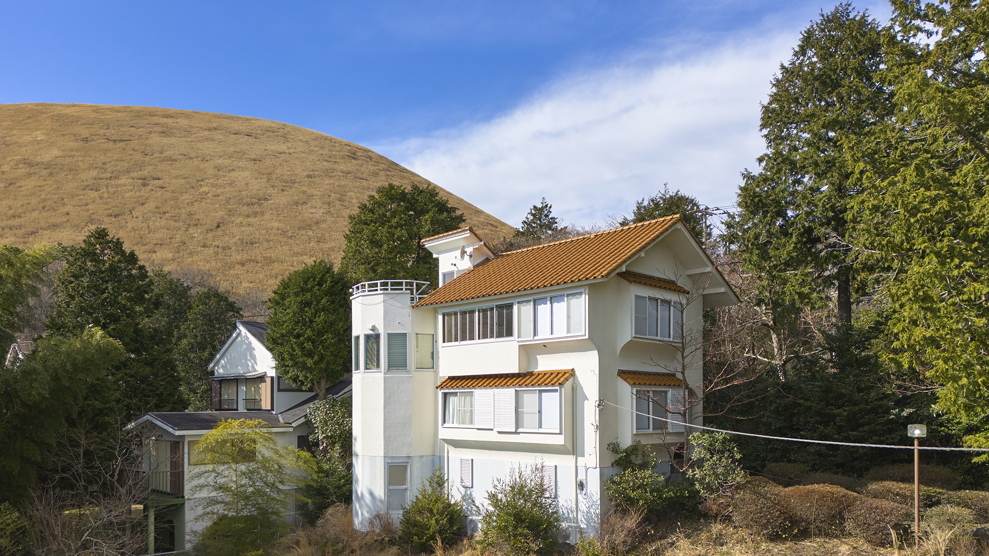 【外観】大室山まで徒歩5分という近さです。