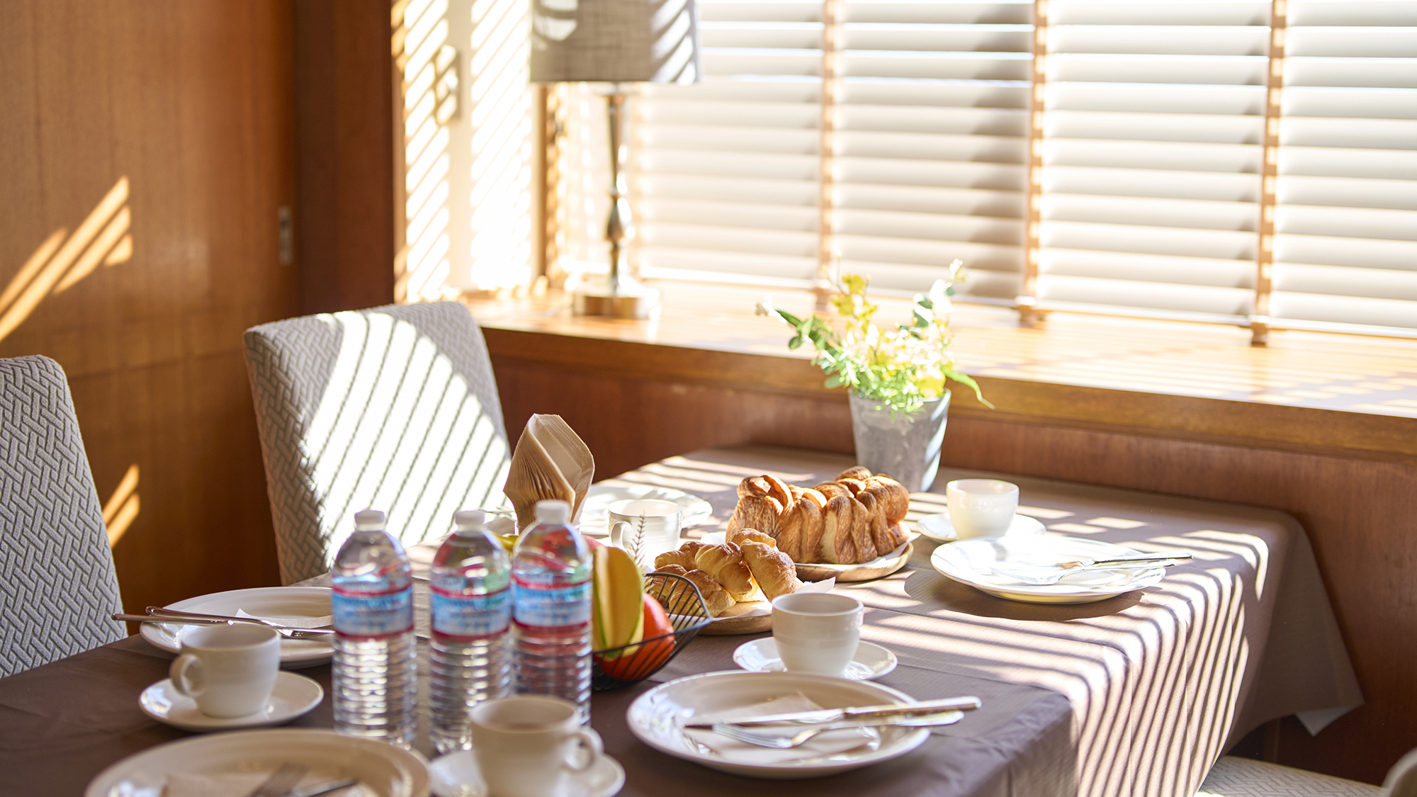 【ダイニング】食材、調味料などはご持参ください。