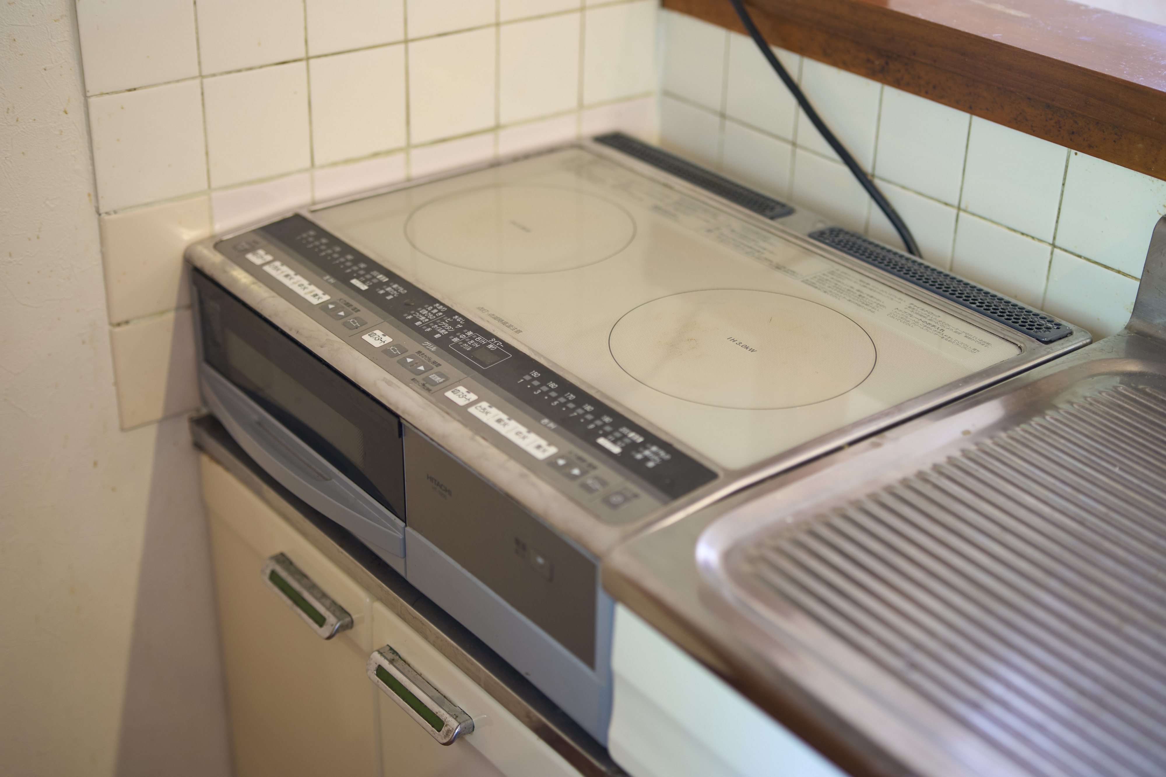 【キッチン】2口のIHコンロを備えております。