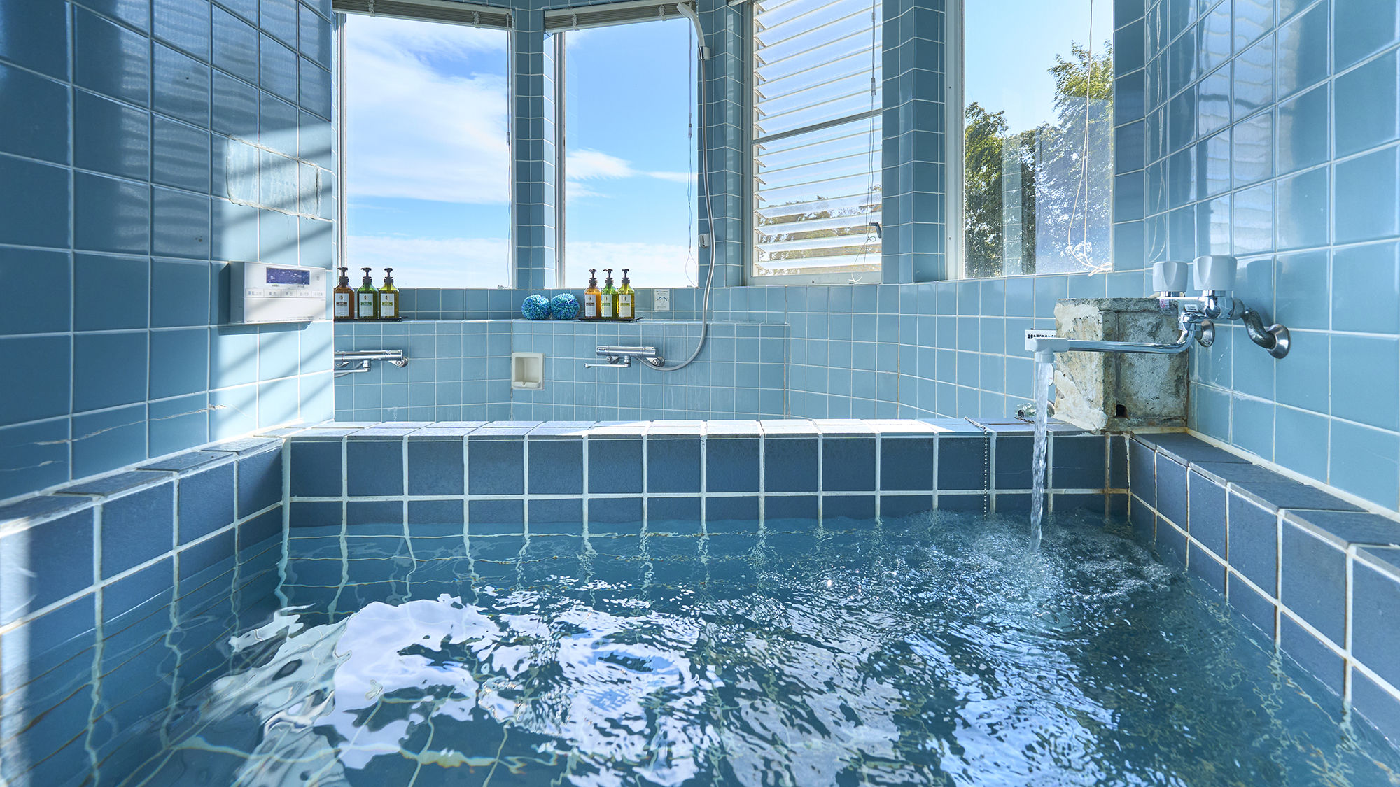 【バスルーム】プライベート温泉をご堪能いただけます。