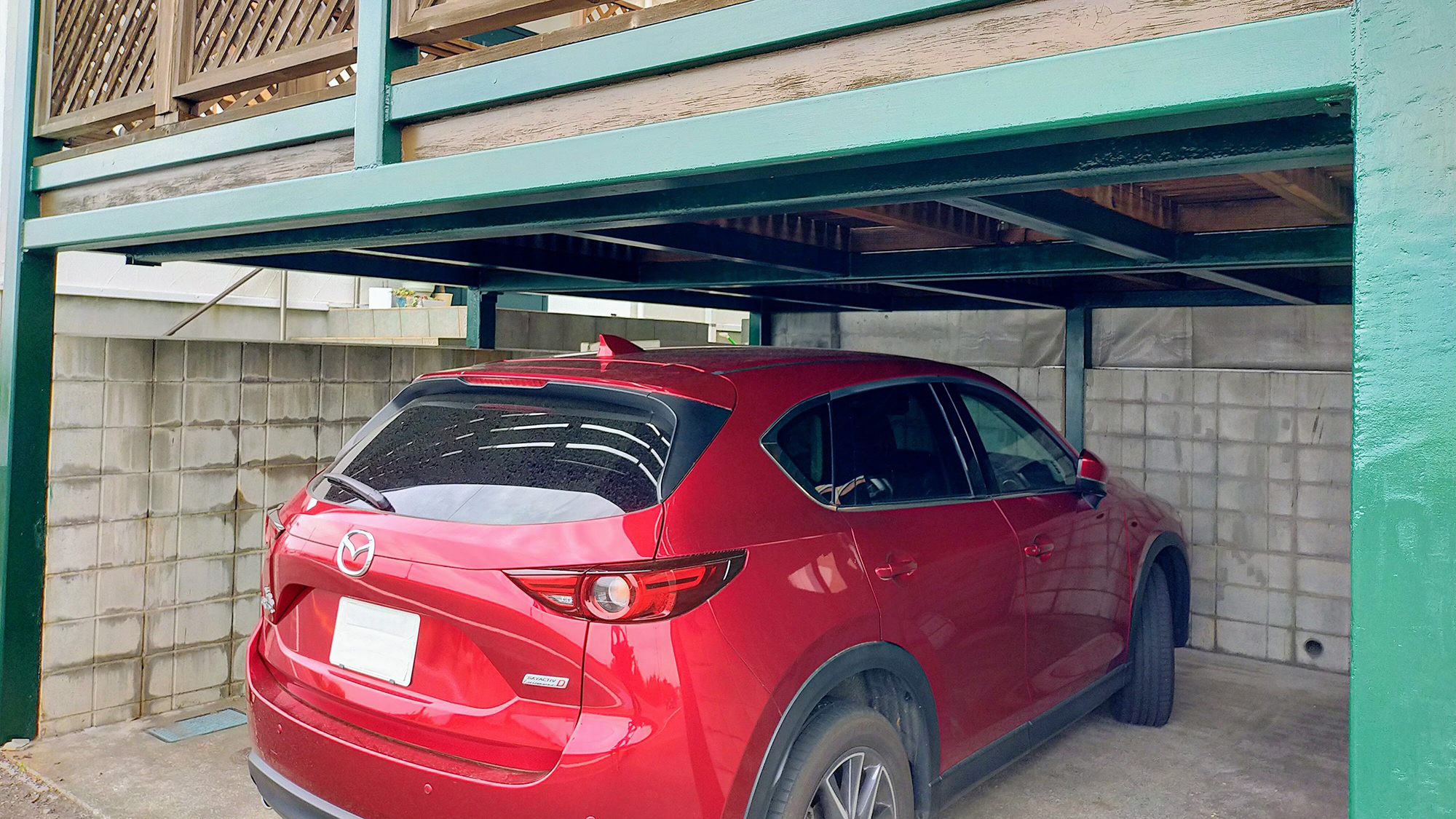 【駐車場】車高180cm以下の車両1台駐車可能です。