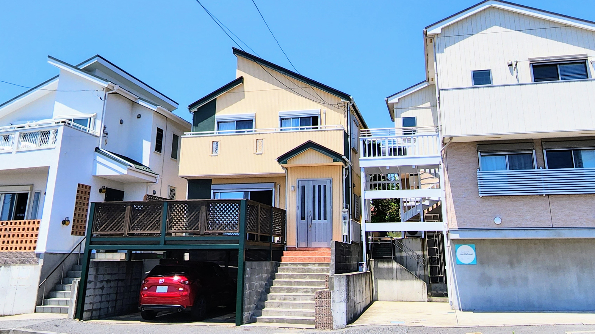 【外観】海岸沿いに建つ一棟貸しタイプの建物です。