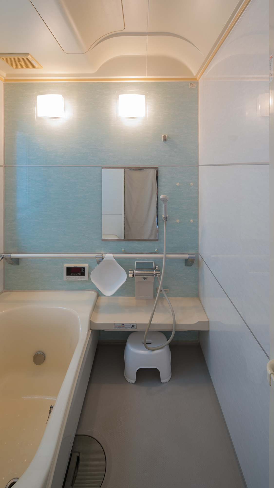 【バスルーム】シャンプー・コンディショナー・ボディソープをご用意しております。