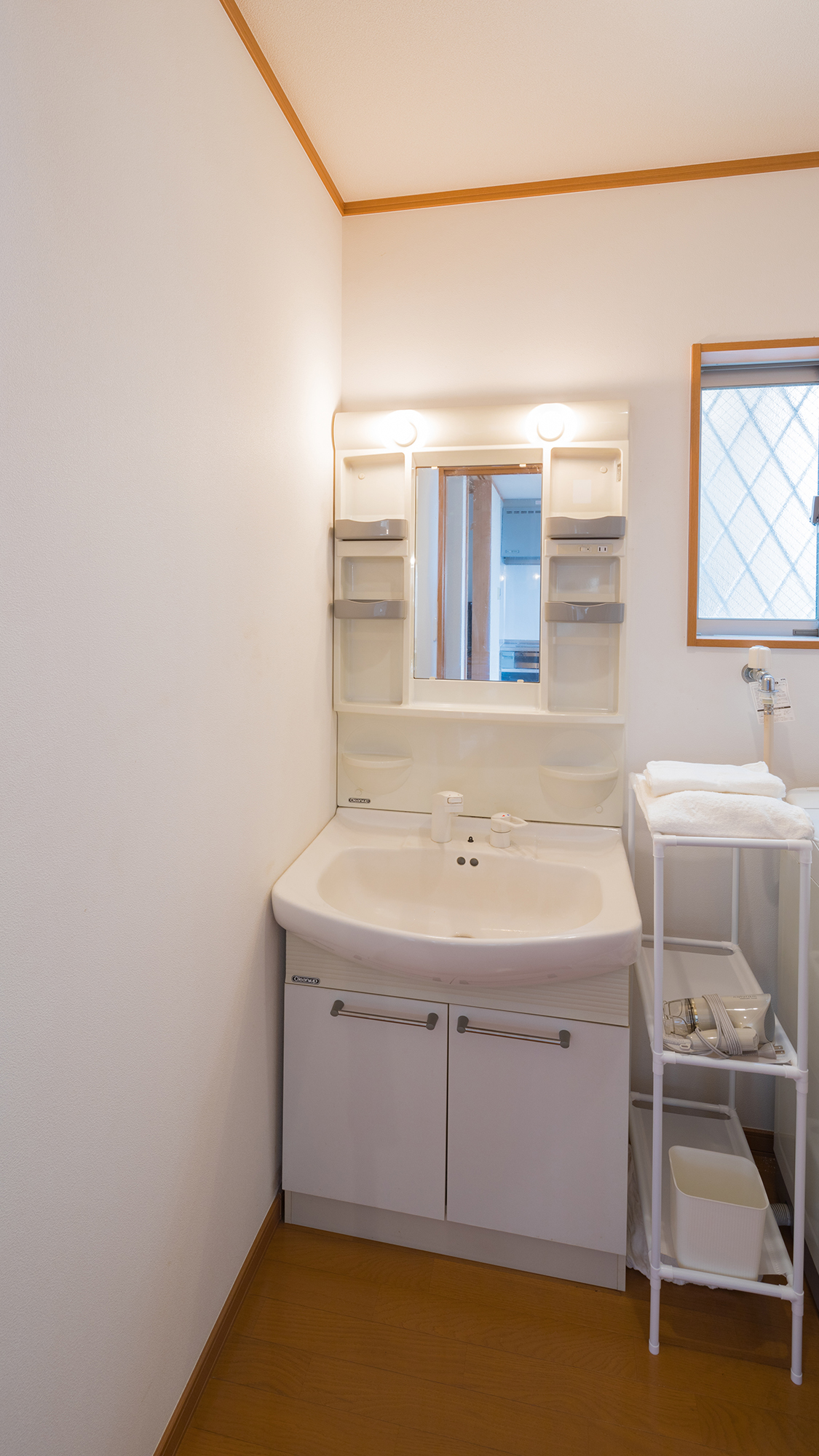 【洗面所】洗濯機をご用意しております。※洗剤はご持参ください。