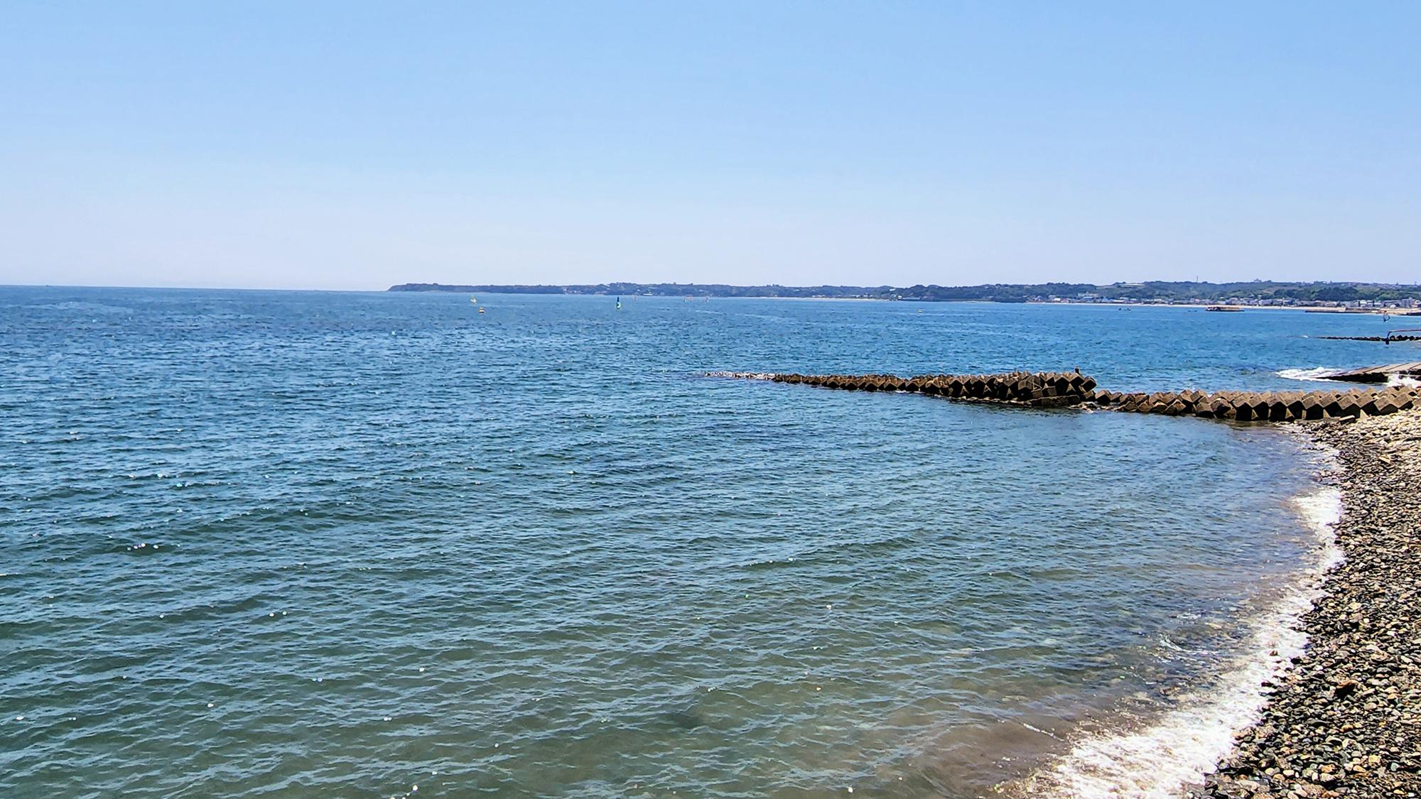 【外観】目の前には海岸が広がっています。