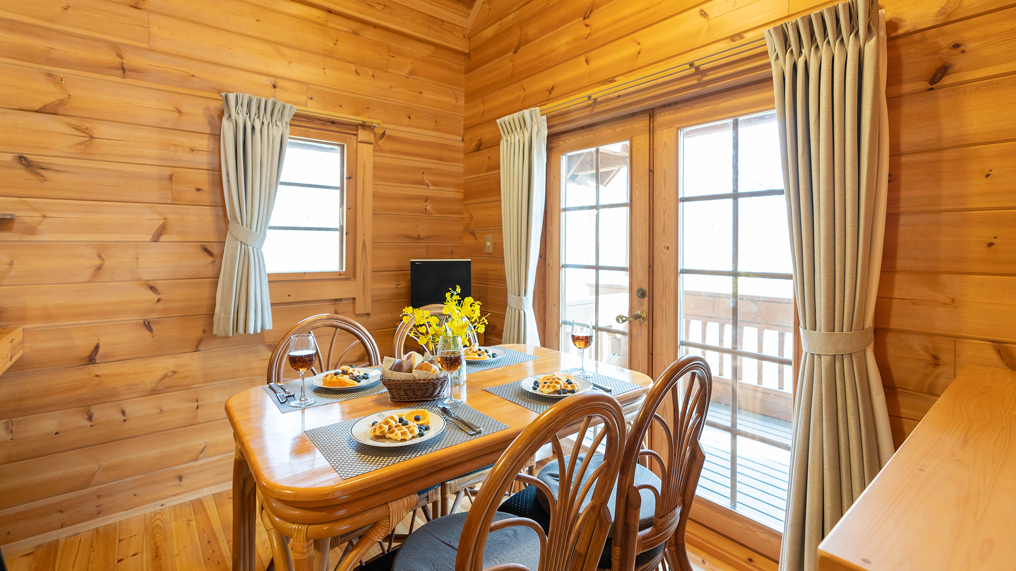 【ダイニング】みんなで食卓を囲む大切な時間をおすごしください。