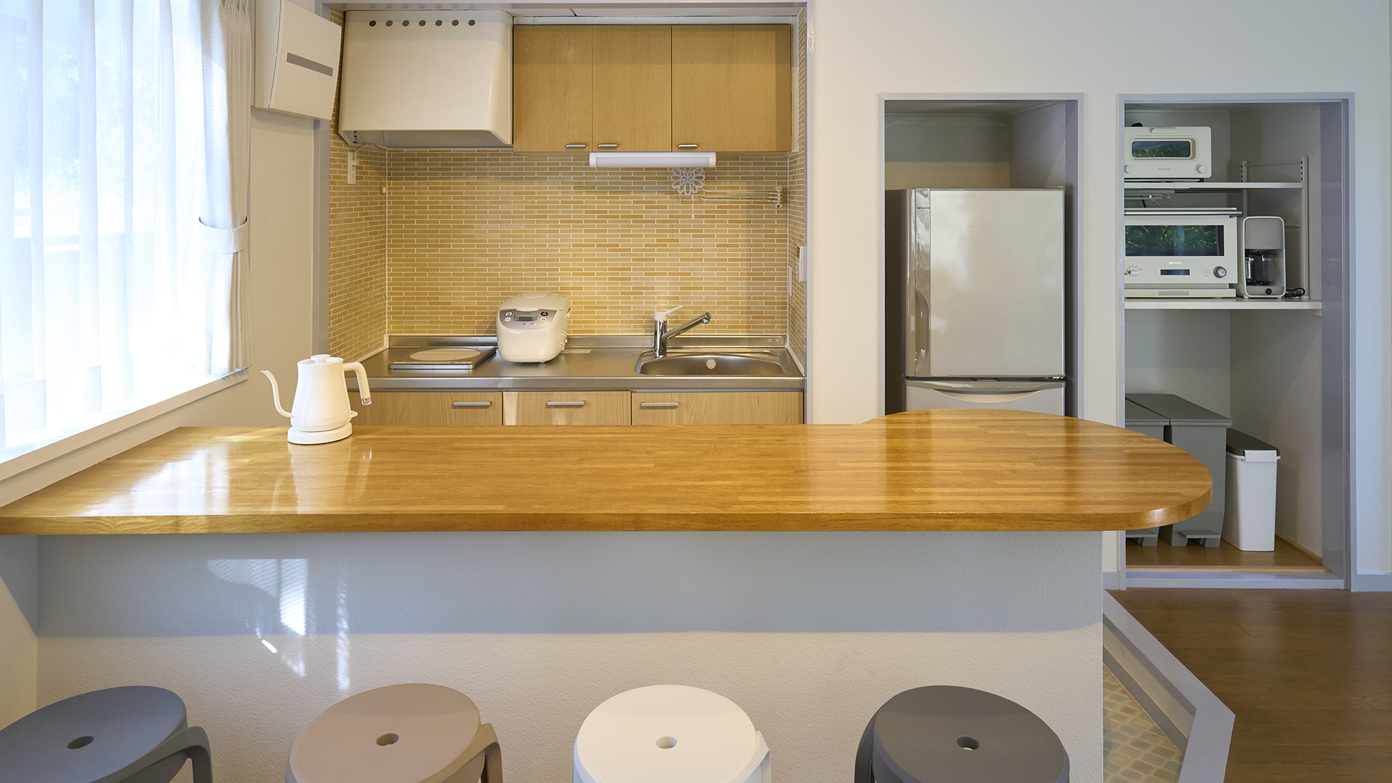 【キッチン】便利なキッチンカウンターがございます。