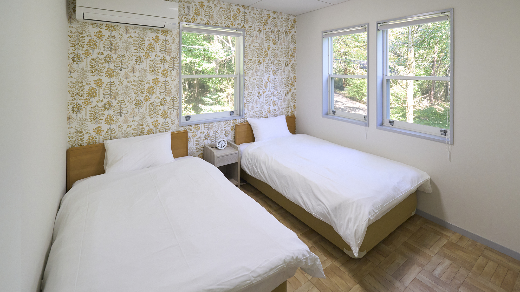 【寝室②】シングルベッド2台をご用意しております。