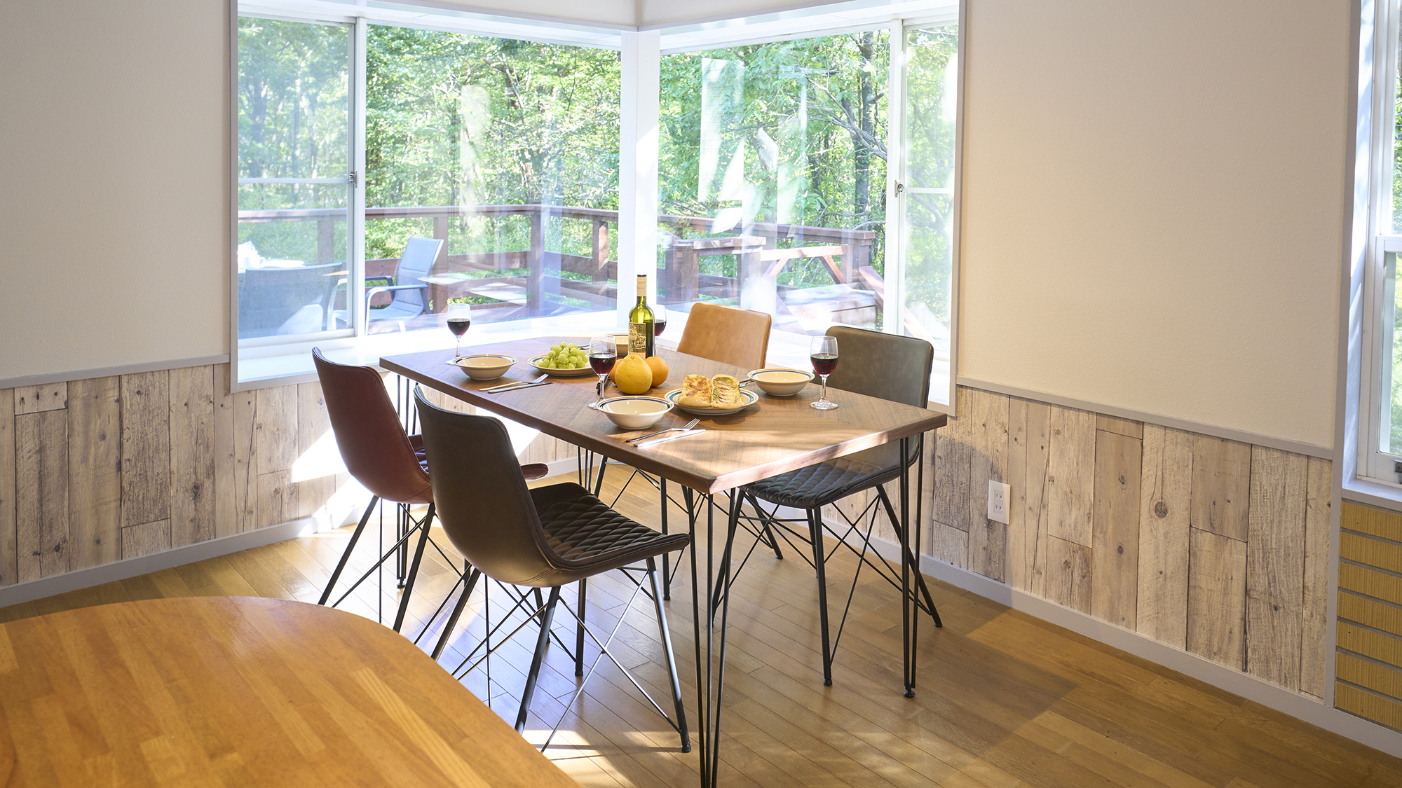 【ダイニング】みんなで食卓を囲む大切な時間をおすごしください。