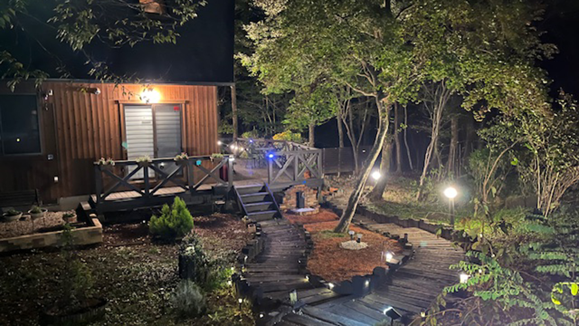 【外観】お庭の風情もお楽しみください。