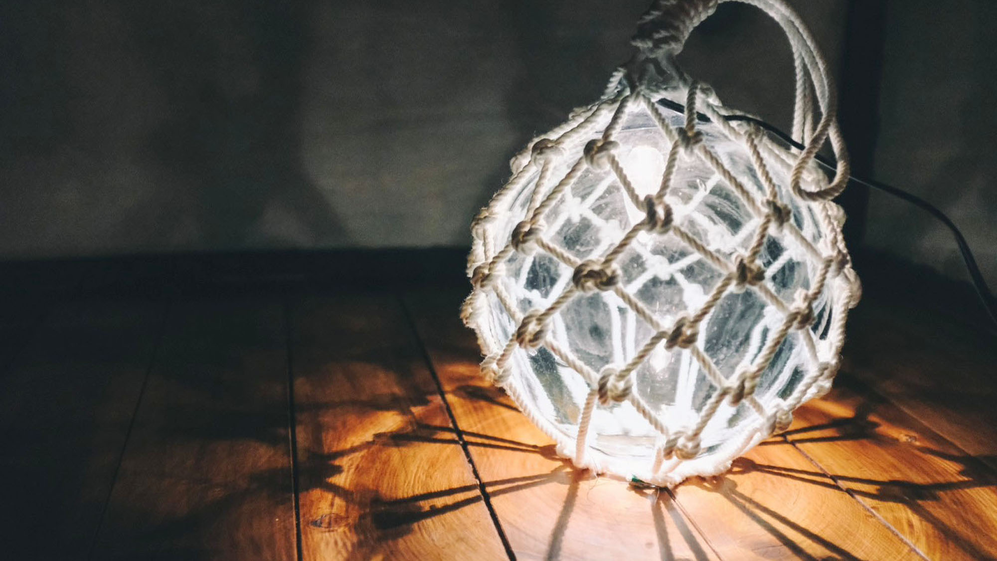 装飾＊漁船のランプが幻想的な空間を演出します