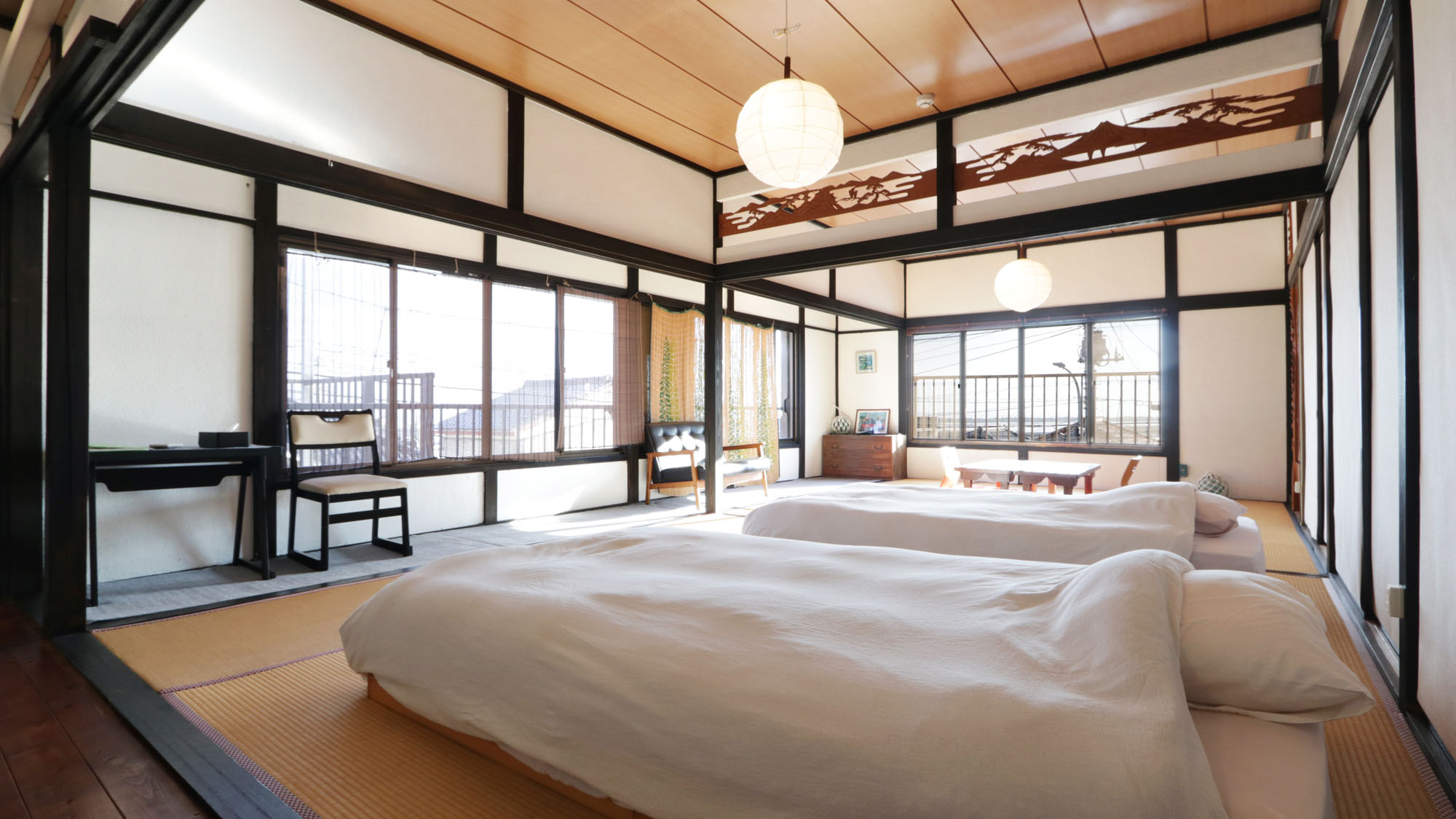 2階10+10畳二間＊