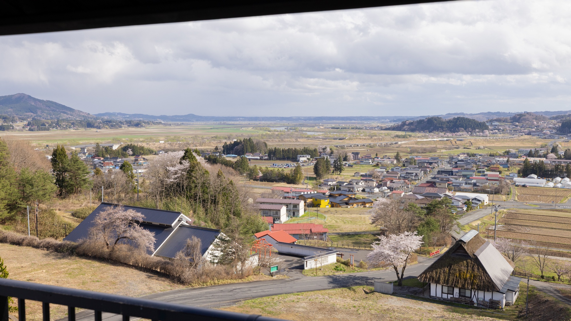【眺望一例】平泉町の牧歌的な景色と四季折々の風光を愛でて。