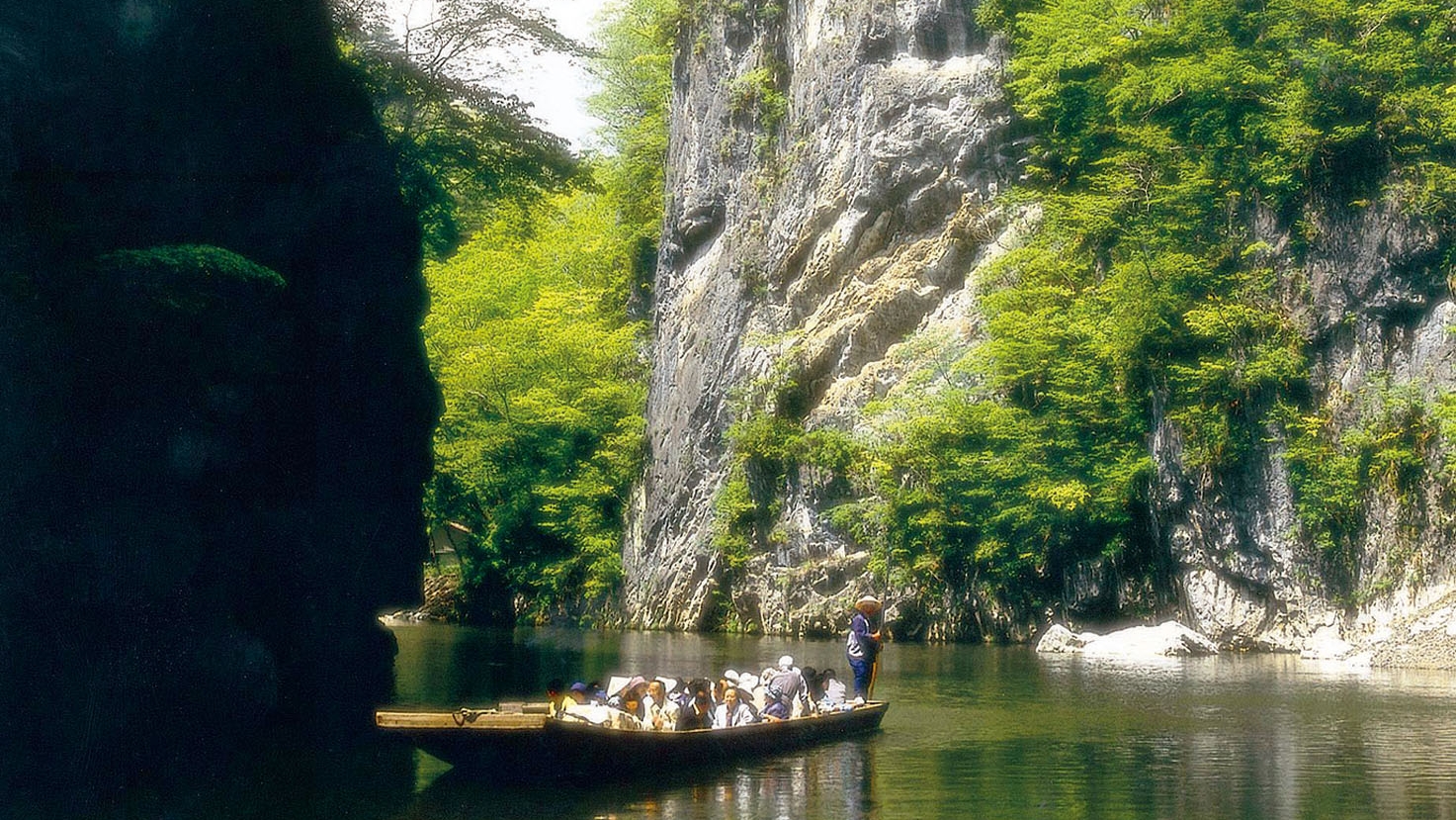 【周辺観光】「猊鼻渓」国の史蹟名勝天然記念物で、日本百景のひとつに数えられています。