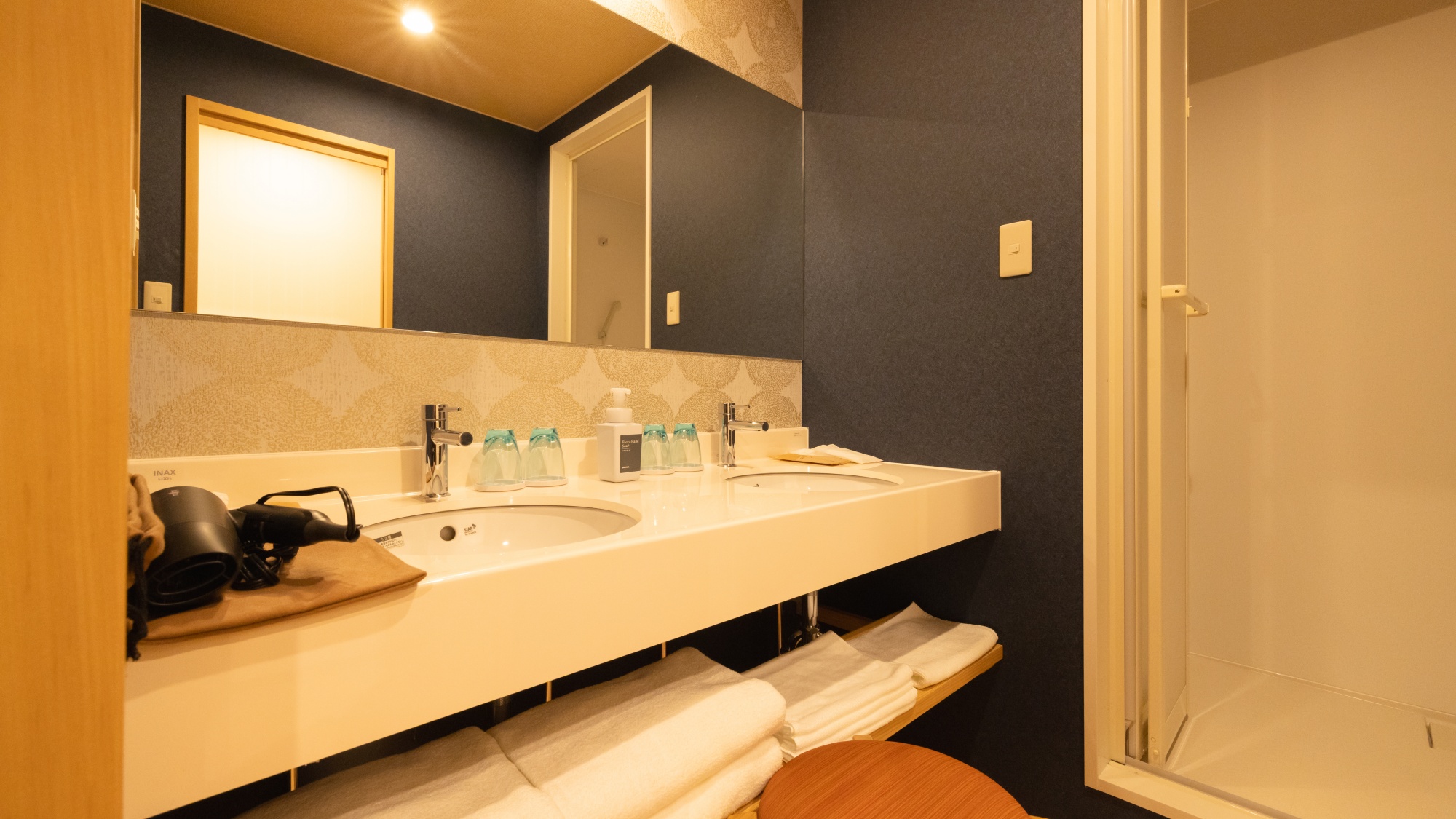 【バンクベッドルーム】4Kプロジェクターで楽しい旅をさらに充実したものに。