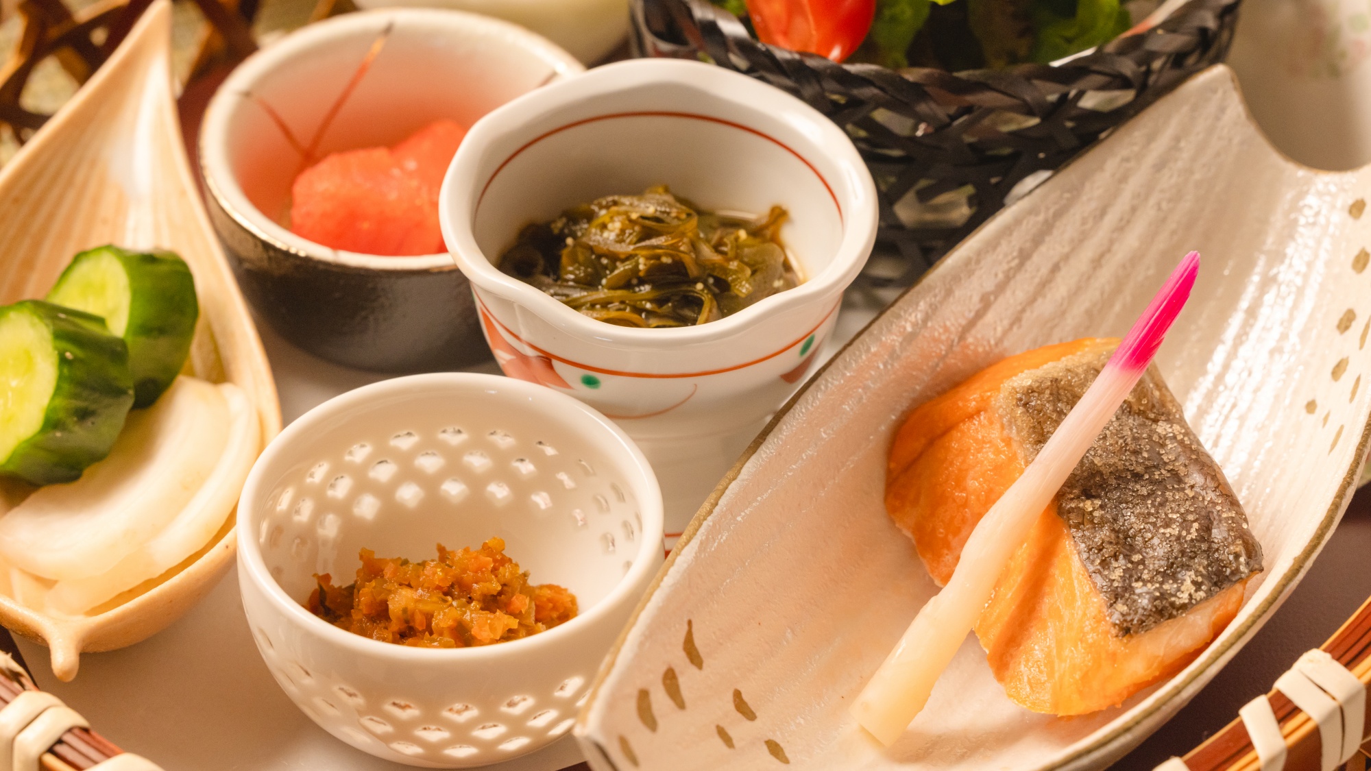 【ご朝食】奥州名物の漬物やご飯が進む品々をお楽しみください。※画像はイメージです。
