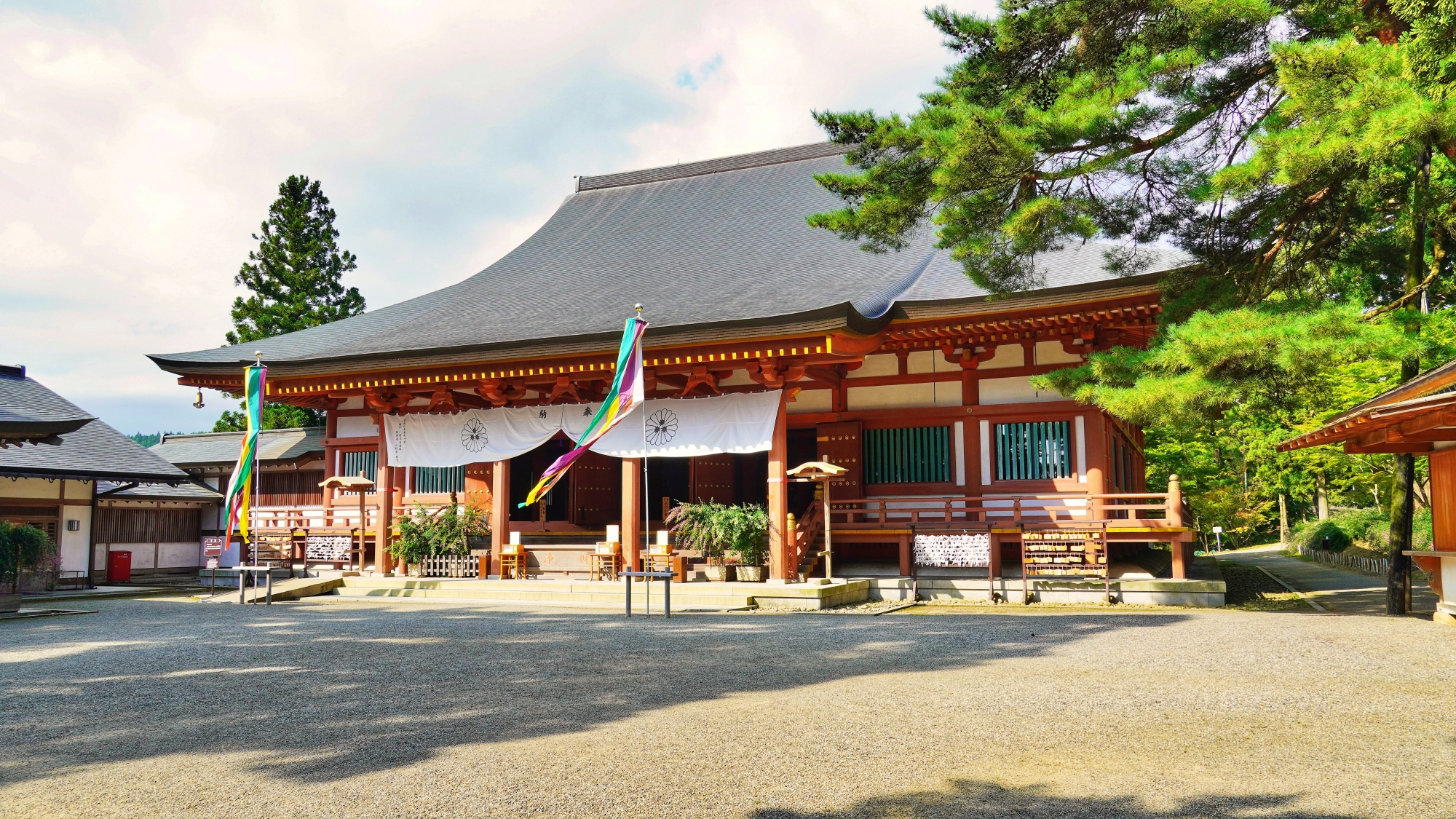 【周辺観光】「毛越寺」御本尊として、健康や健康の長寿にご利益がある薬師如来が安置されております。