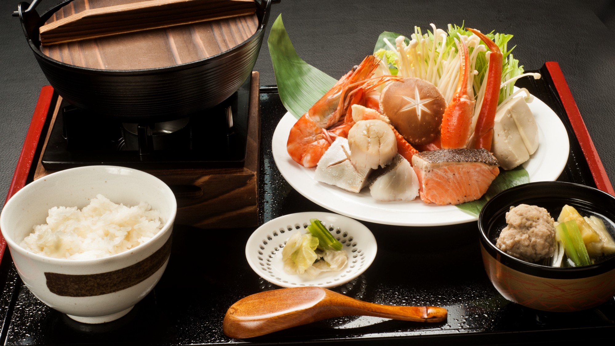 【ご夕食】「海鮮寄せ鍋」秋冬限定！魚介の出汁が溶け込んだお鍋を心行くまでご堪能ください。※イメージ