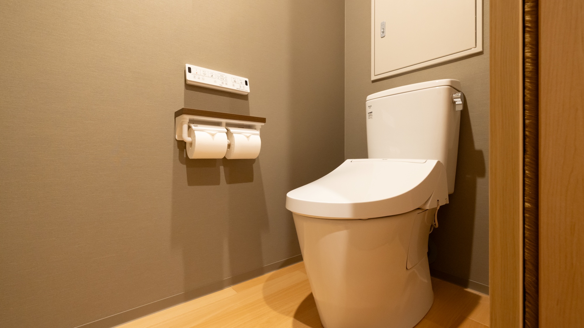 【スーペリアツイン】使いやすさと清潔感あるレストルーム。