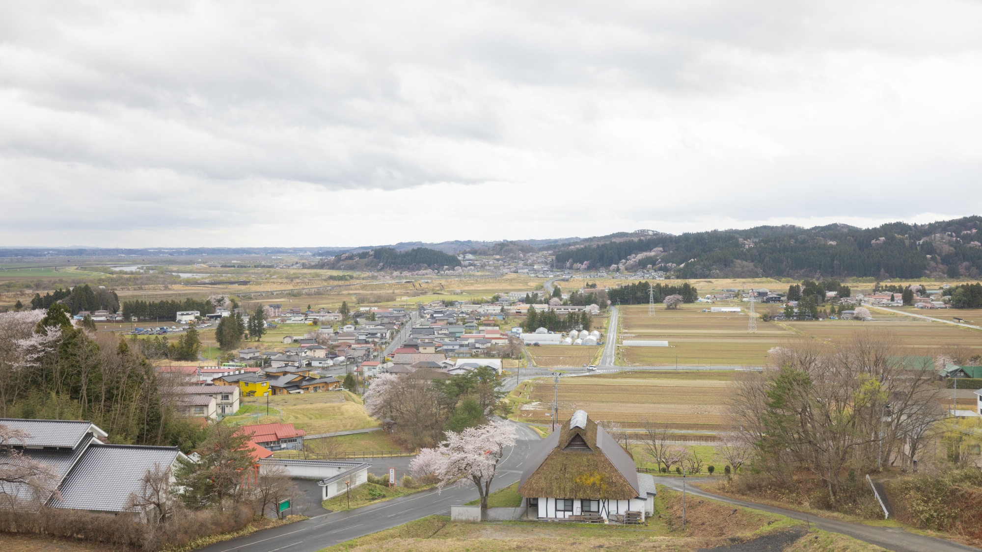 【眺望一例】平泉町の牧歌的な景色と四季折々の風光を愛でて。