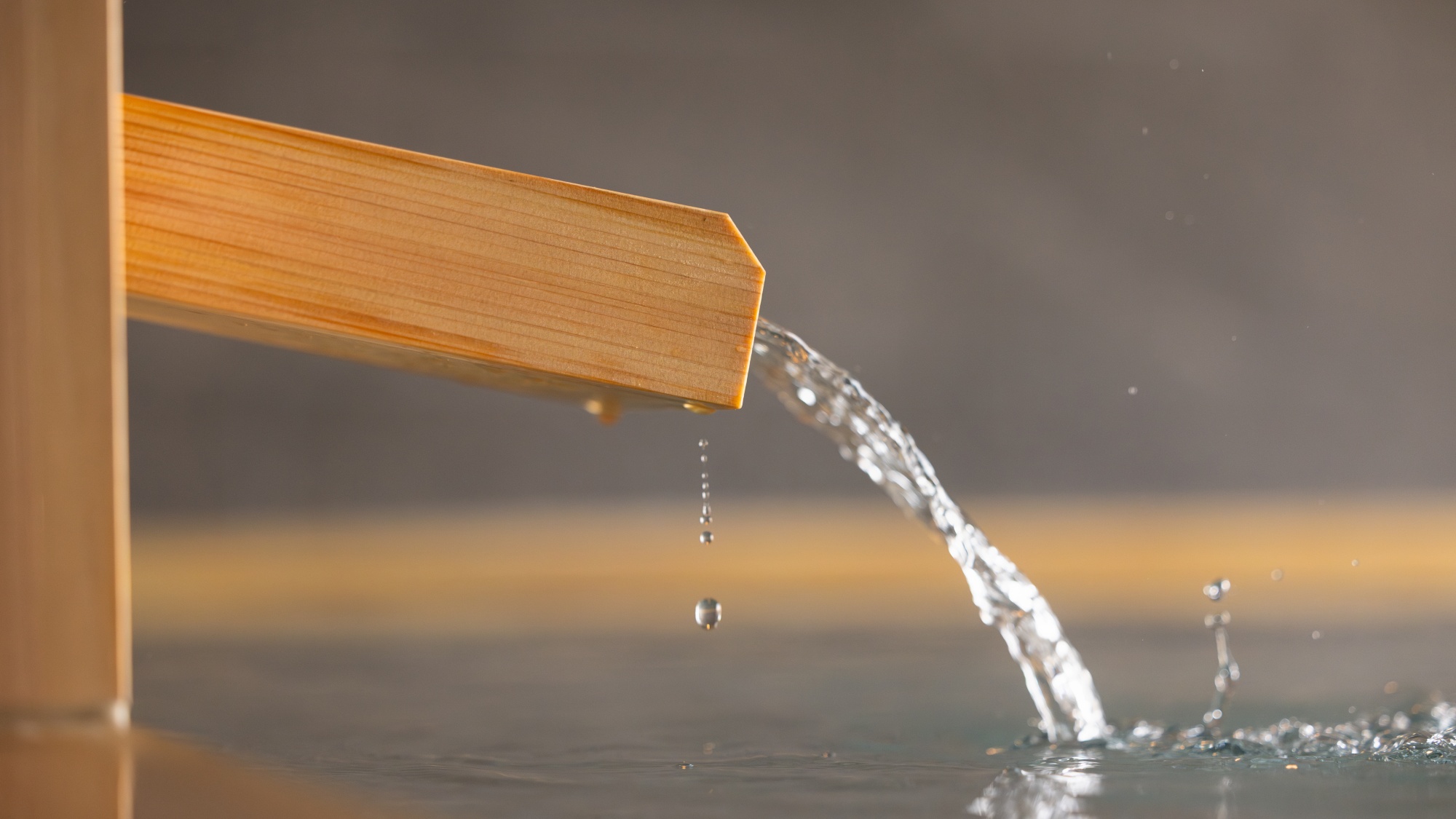 【温泉大浴場】心身を癒す天然温泉。お肌にやさしく小さなお子様でもご利用いただけます。